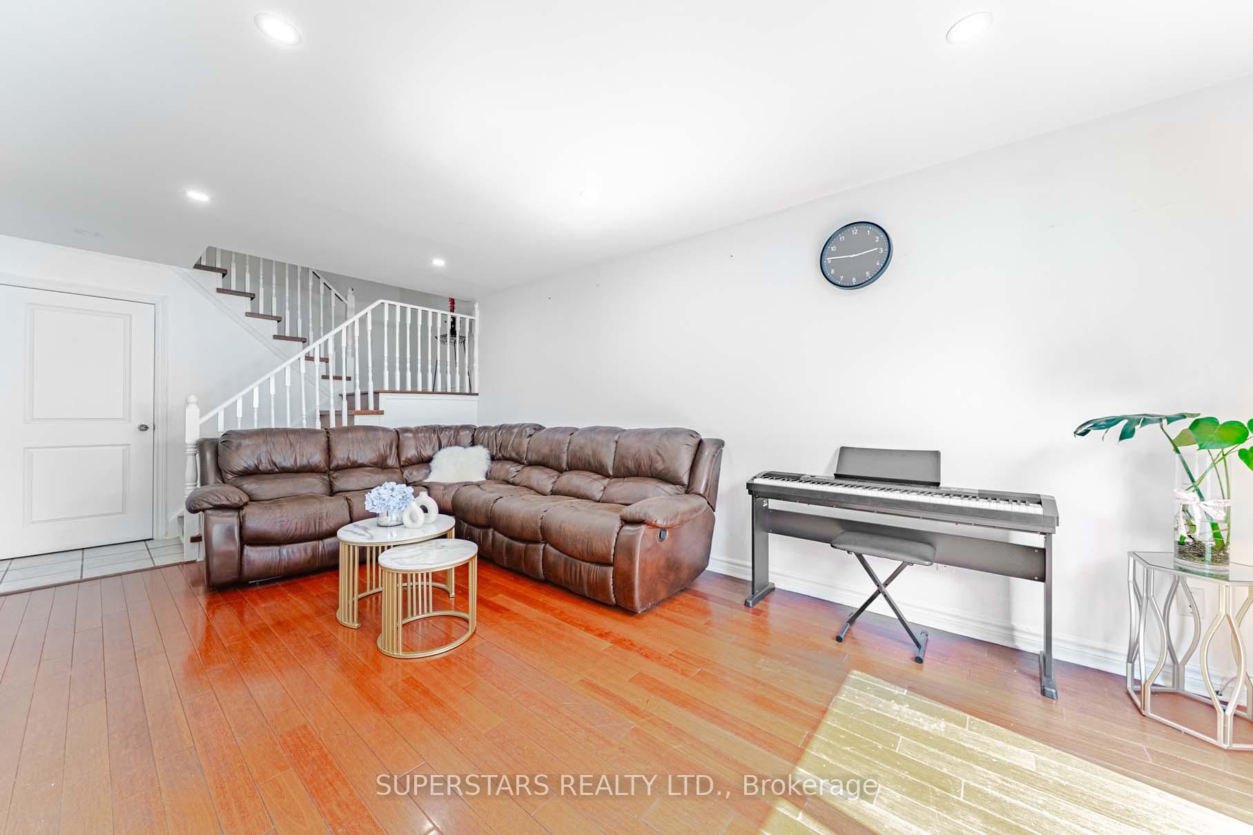 Photo 4 of 23 Cheeseman Drive, Markham, Milliken Mills West — HOMEH