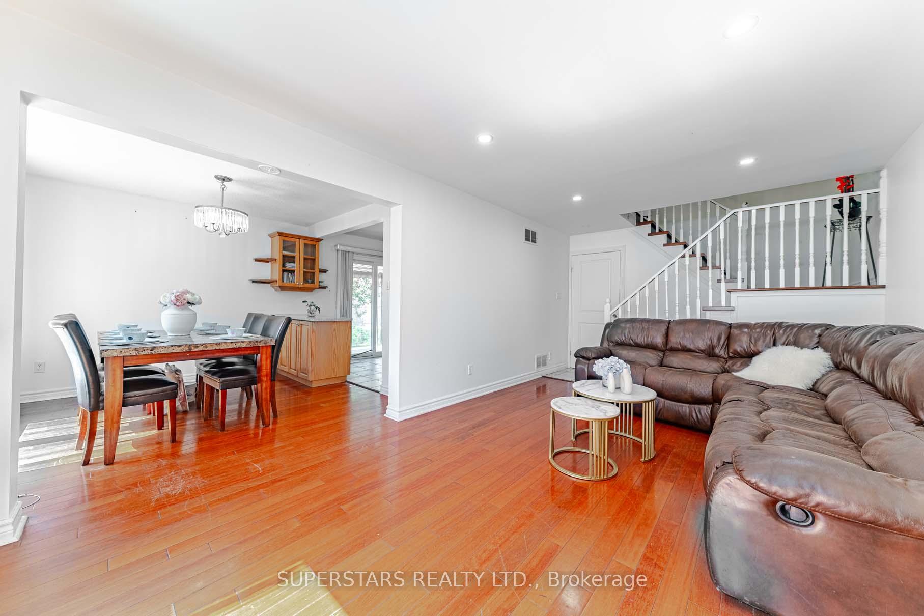 Photo 5 of 23 Cheeseman Drive, Markham, Milliken Mills West — HOMEH