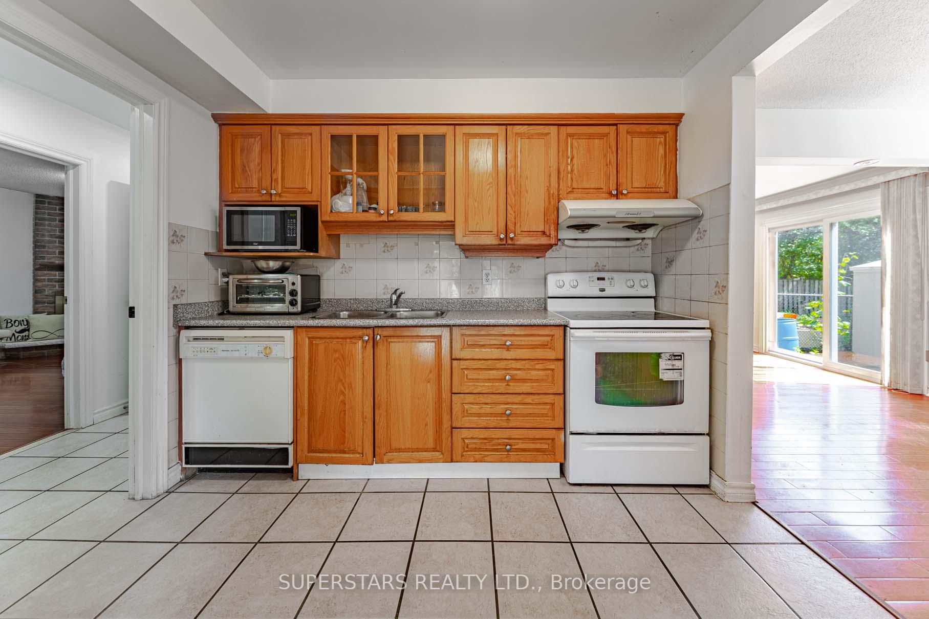 Photo 9 of 23 Cheeseman Drive, Markham, Milliken Mills West — HOMEH