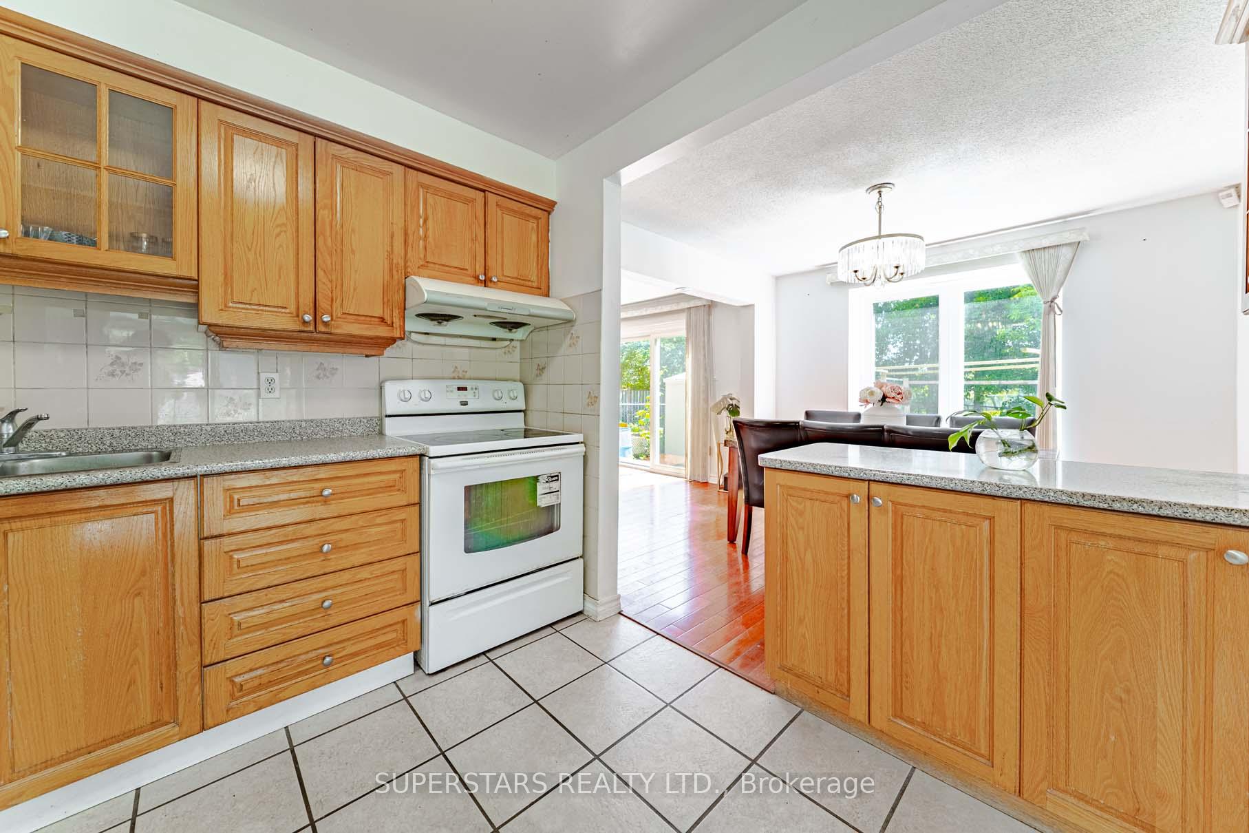 Photo 10 of 23 Cheeseman Drive, Markham, Milliken Mills West — HOMEH