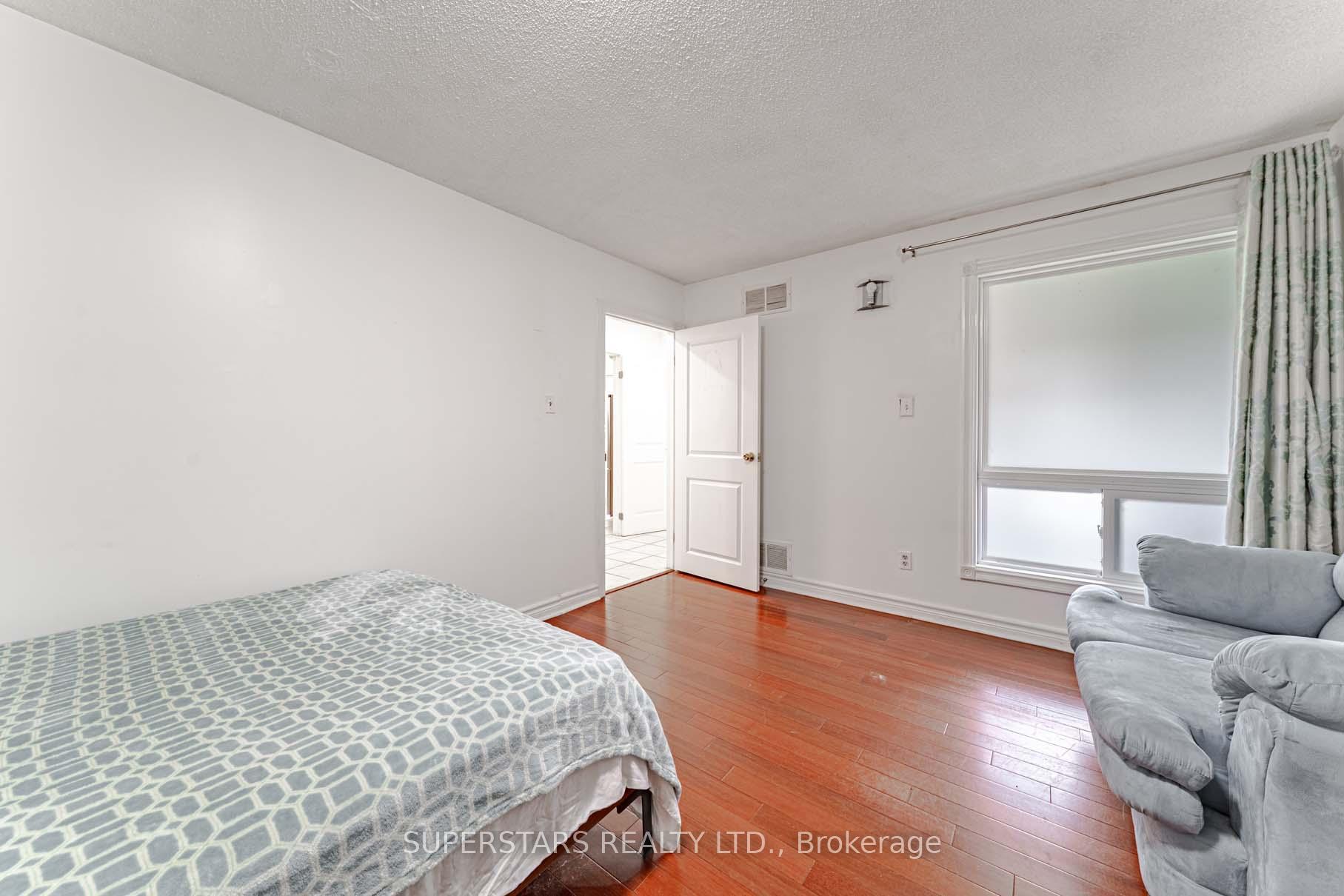 Photo 13 of 23 Cheeseman Drive, Markham, Milliken Mills West — HOMEH