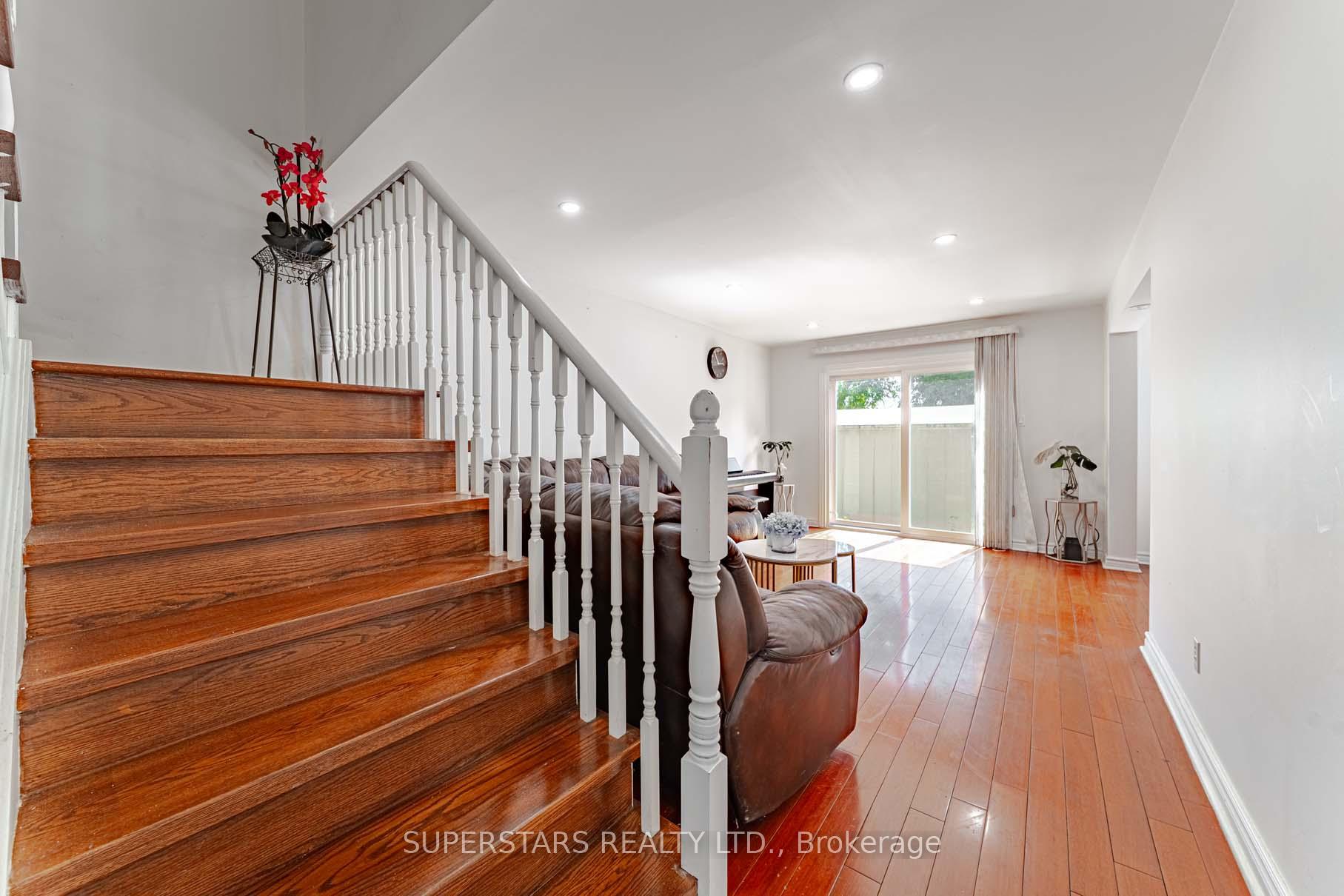 Photo 15 of 23 Cheeseman Drive, Markham, Milliken Mills West — HOMEH