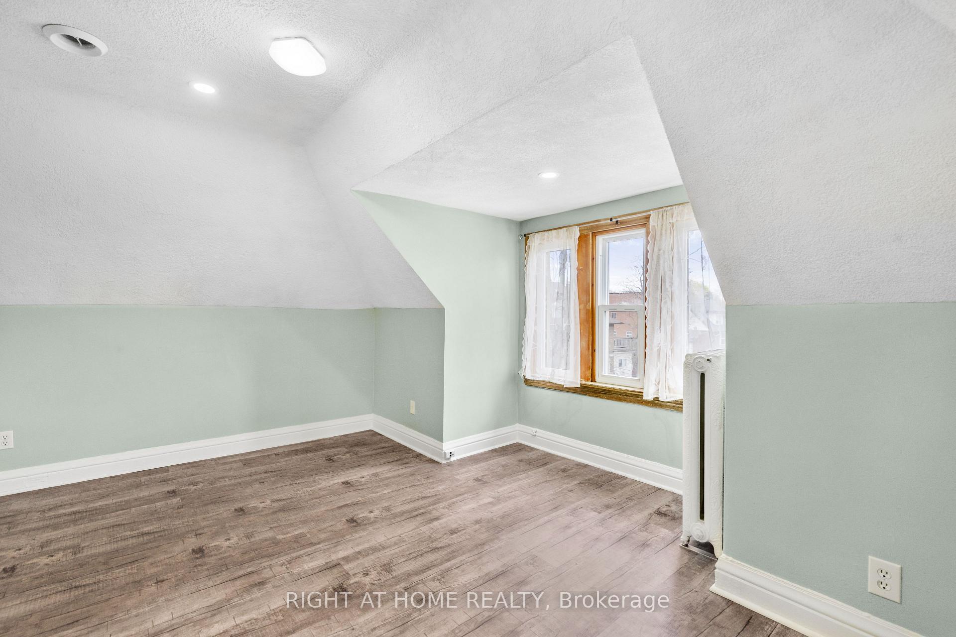 Photo 8 of Unit 3, 65 Fairholt Road S, Hamilton, Stipley — HOMEH