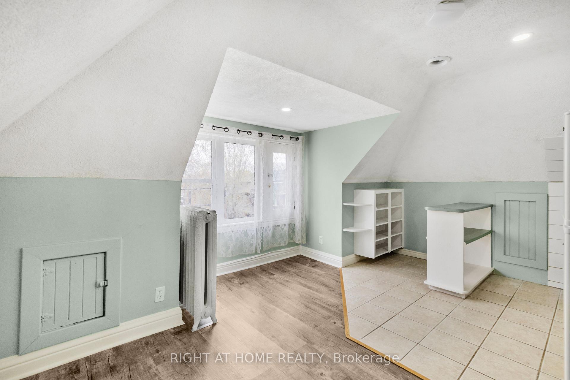 Photo 11 of Unit 3, 65 Fairholt Road S, Hamilton, Stipley — HOMEH