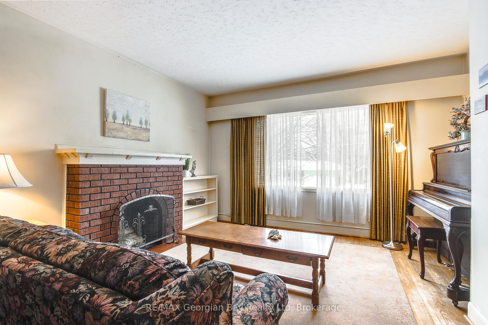 Photo 9 of 420 Mildred Street, Midland — HOMEH