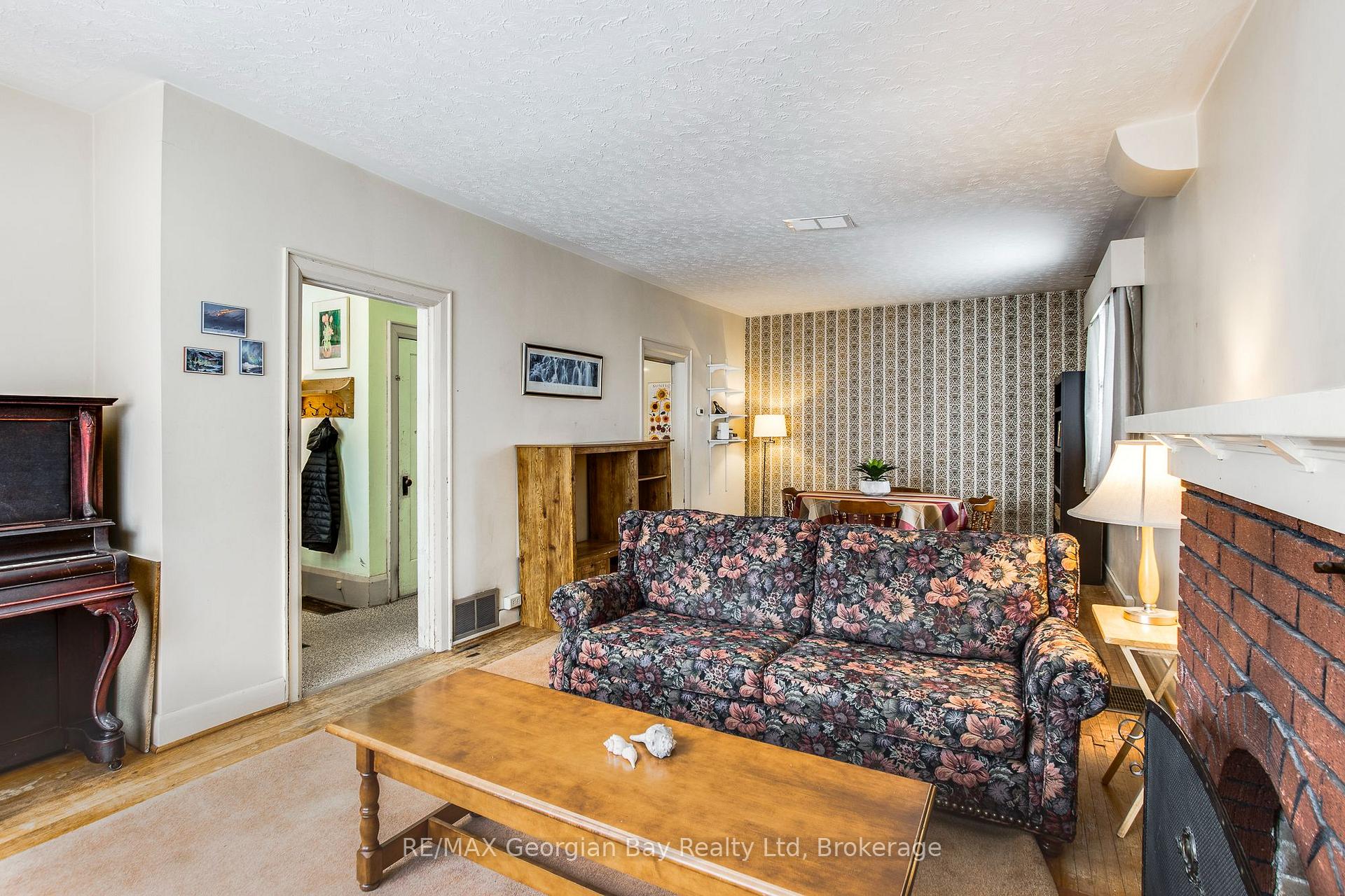 Photo 10 of 420 Mildred Street, Midland — HOMEH