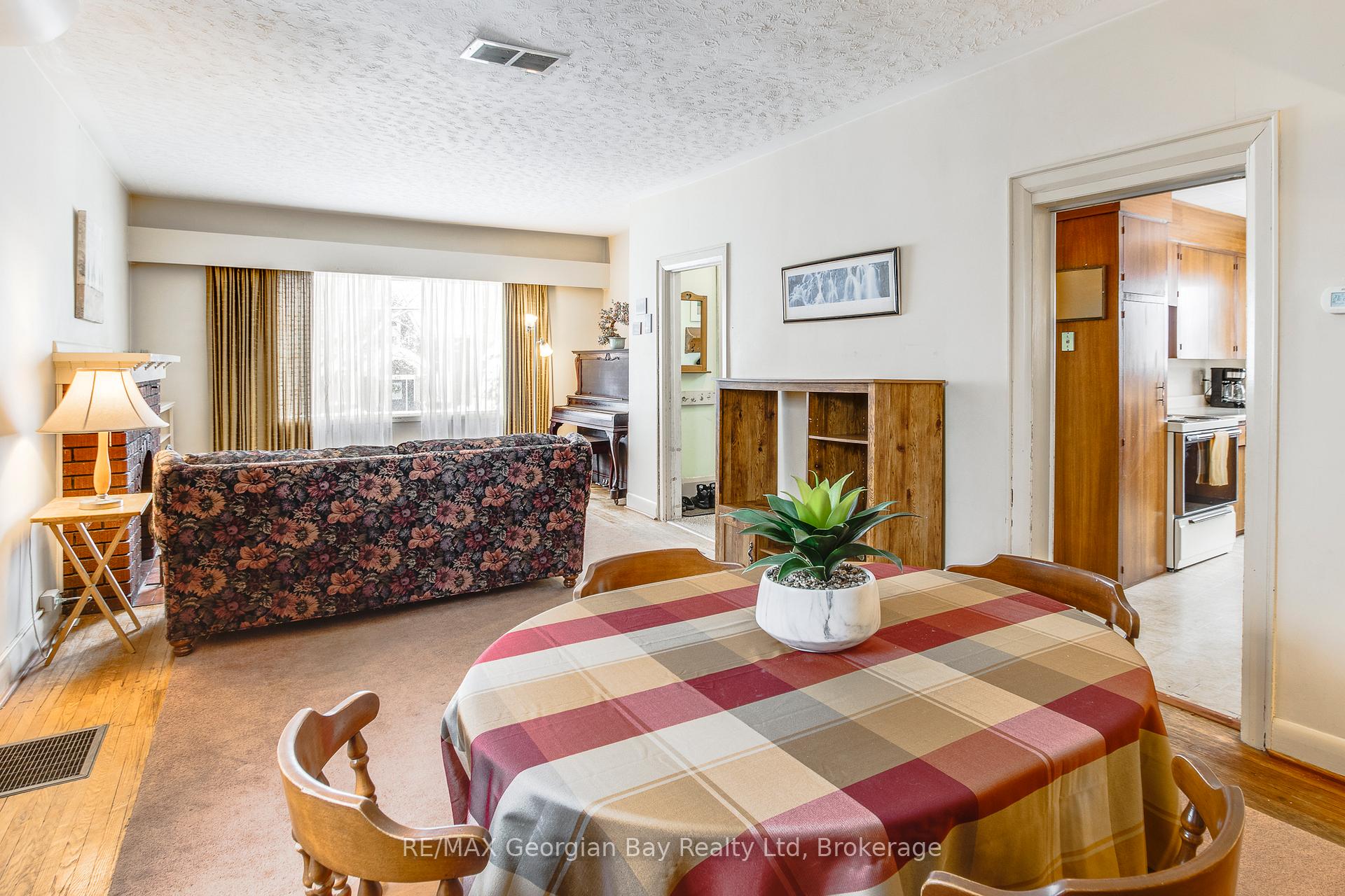 Photo 11 of 420 Mildred Street, Midland — HOMEH