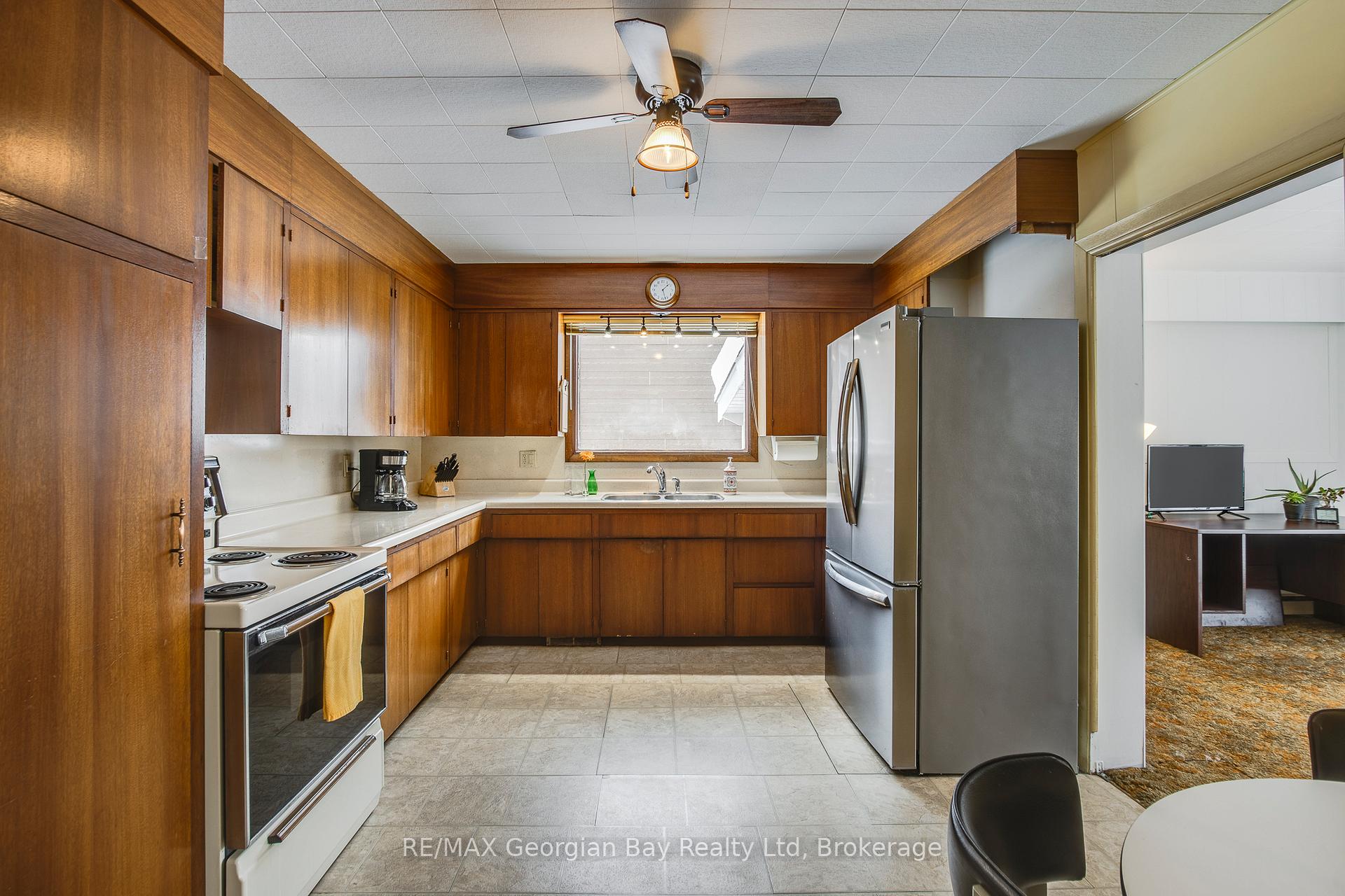 Photo 13 of 420 Mildred Street, Midland — HOMEH