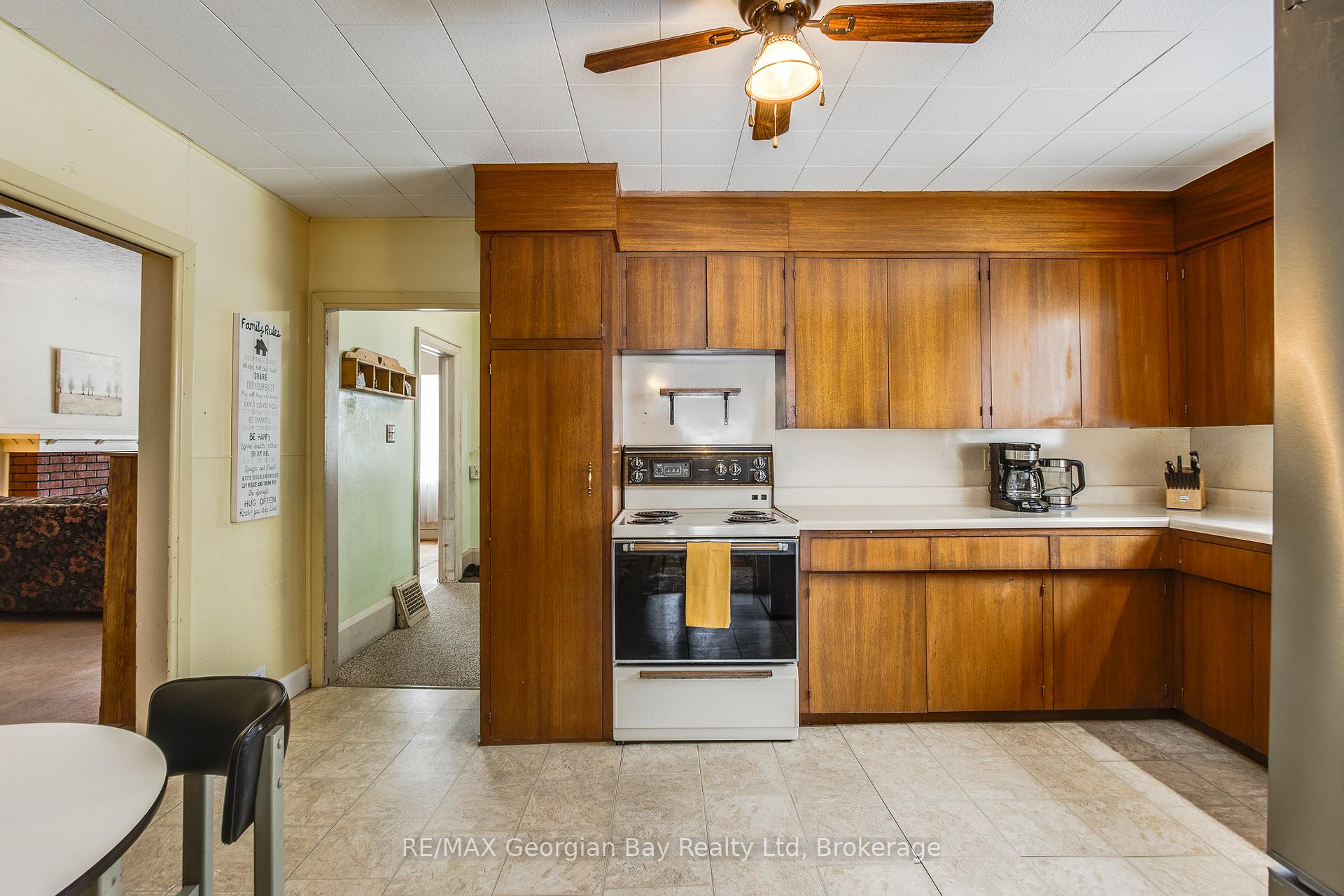 Photo 14 of 420 Mildred Street, Midland — HOMEH