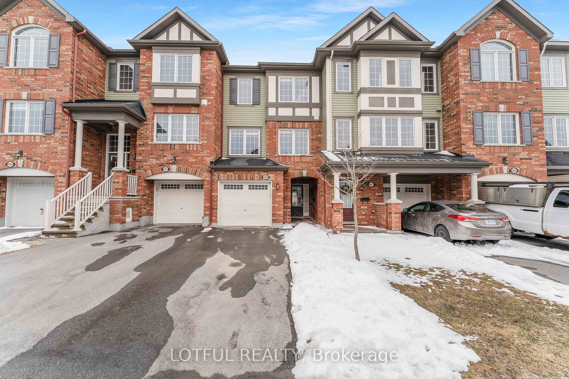 Front of 489 Coldwater Crescent
