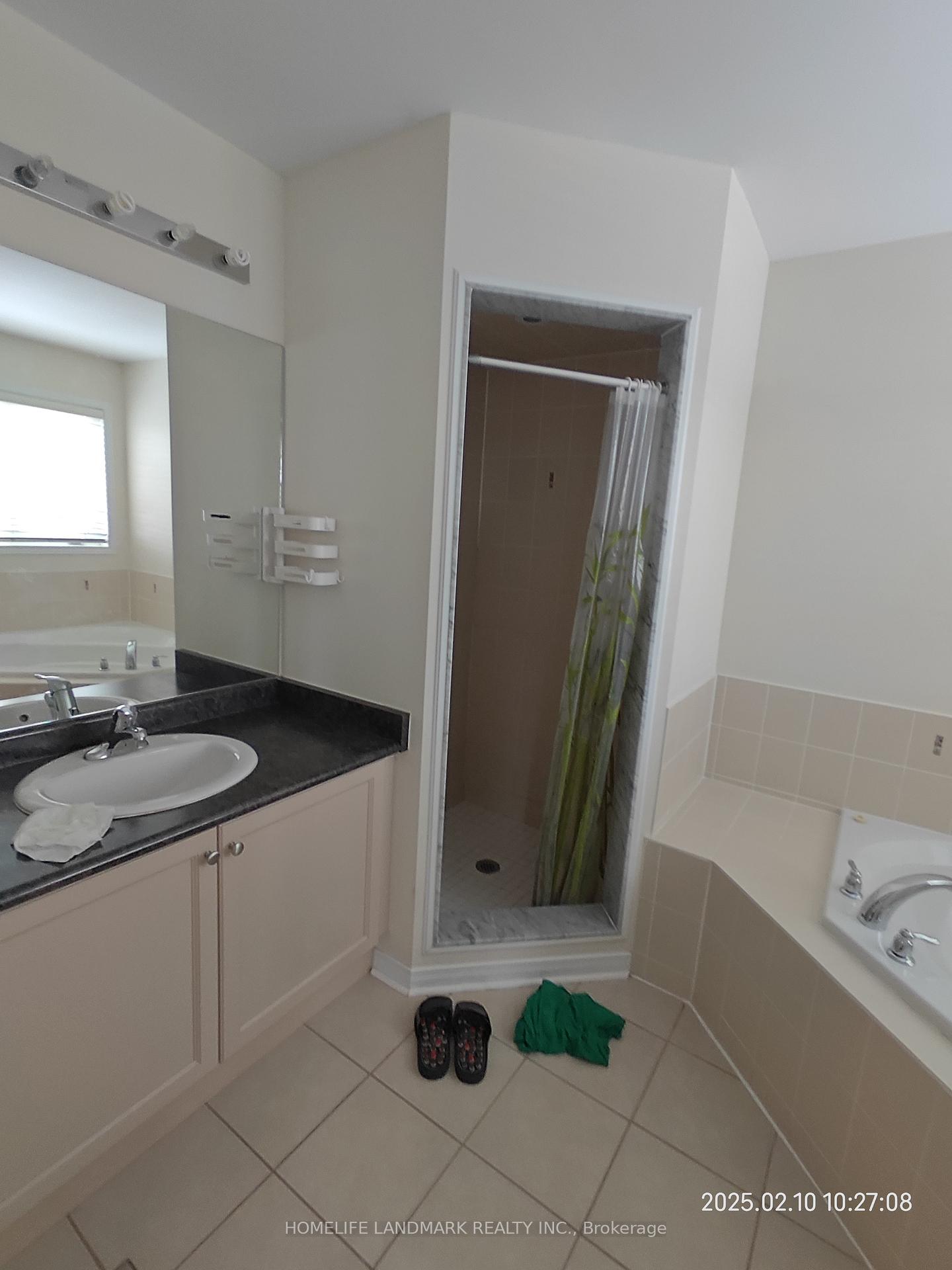 Photo 10 of 14 Kincaid Lane, Markham, Middlefield — HOMEH