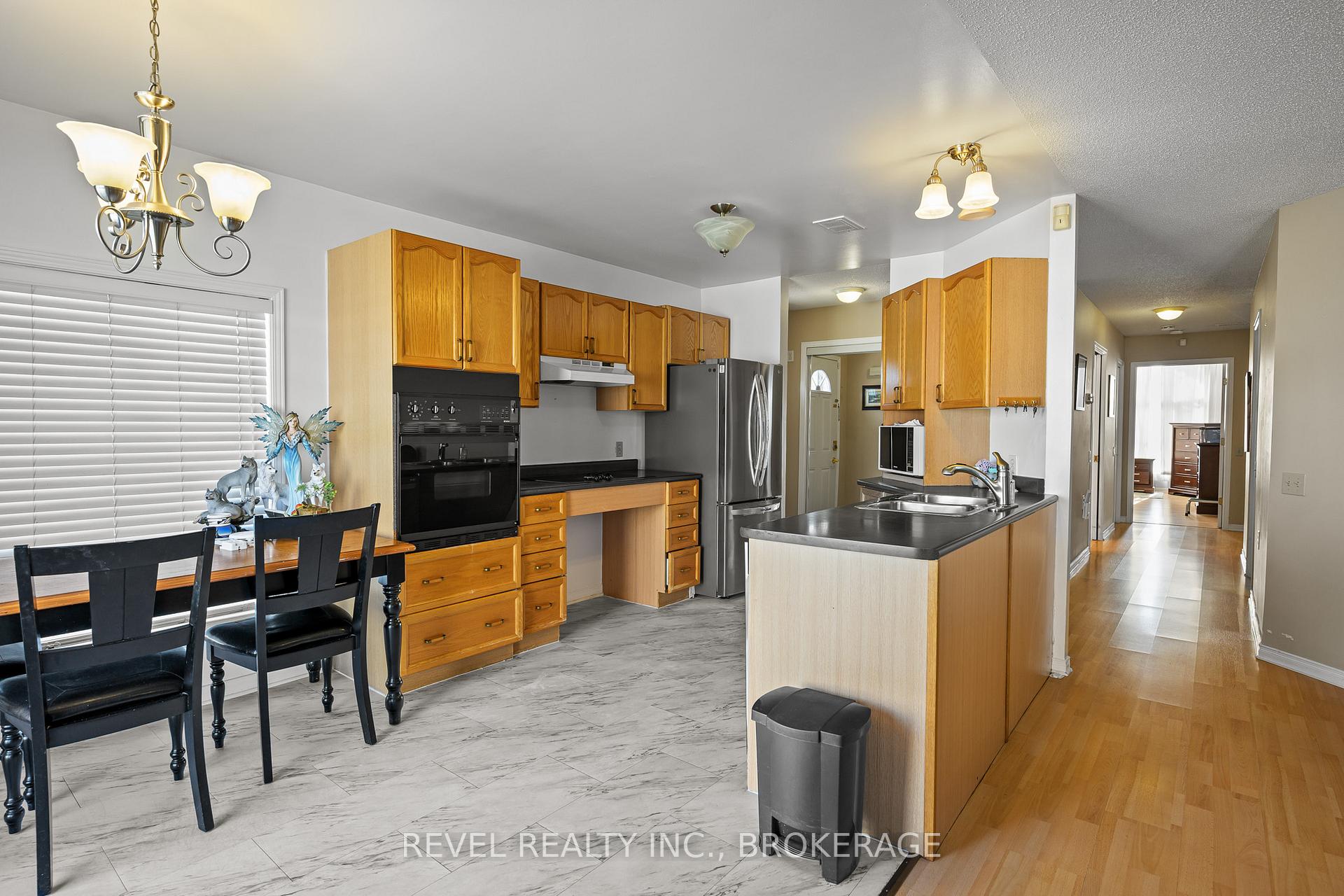 Photo 5 of 37 Wilfred Crescent, Kingston, Rideau — HOMEH