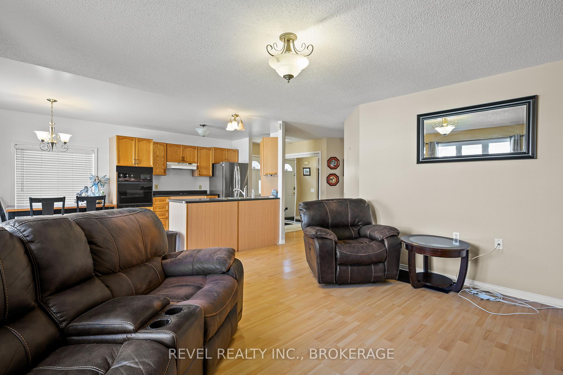 Photo 8 of 37 Wilfred Crescent, Kingston, Rideau — HOMEH