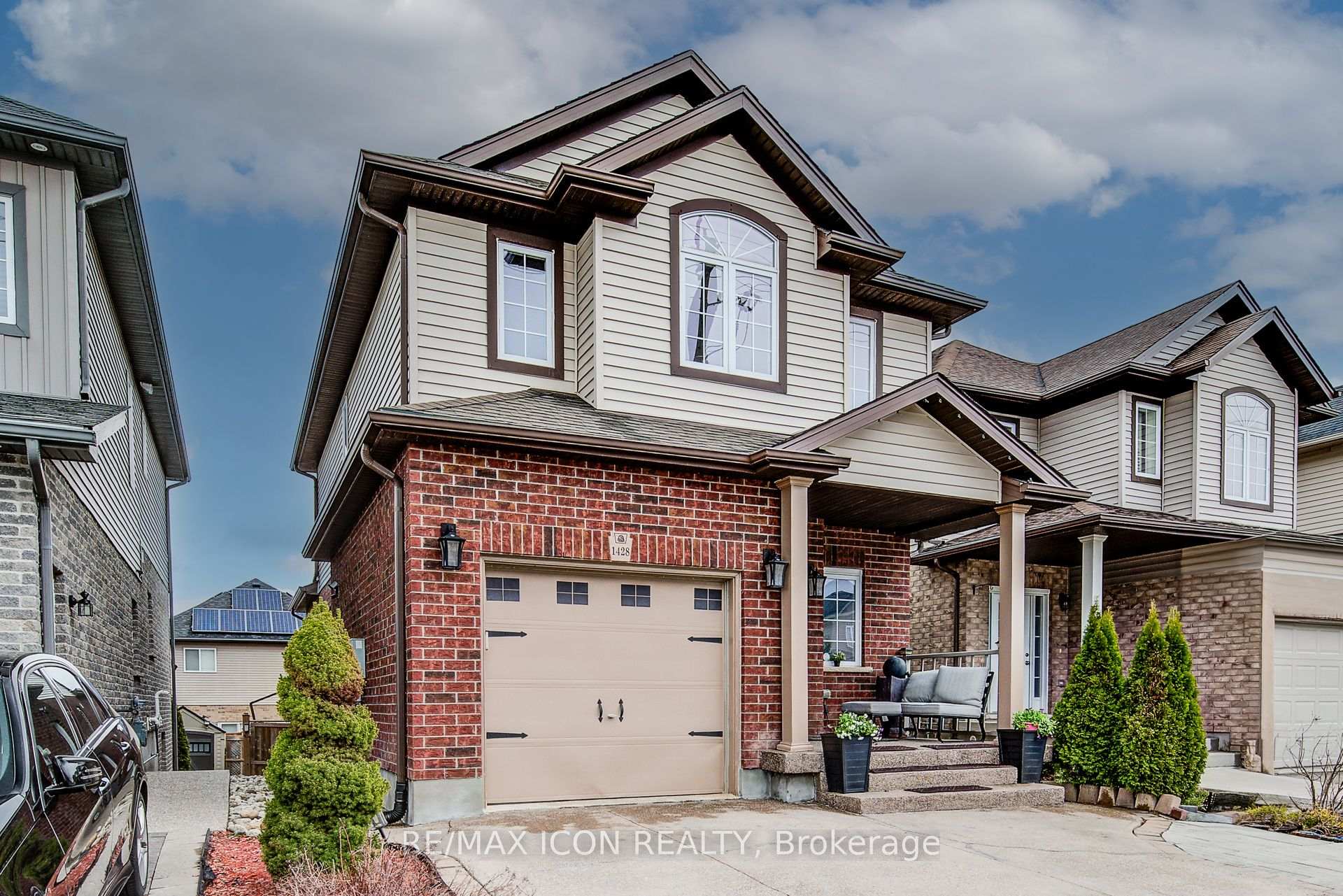 Photo 2 of 1428 Old Zeller Drive, Kitchener, Grand River South — HOMEH