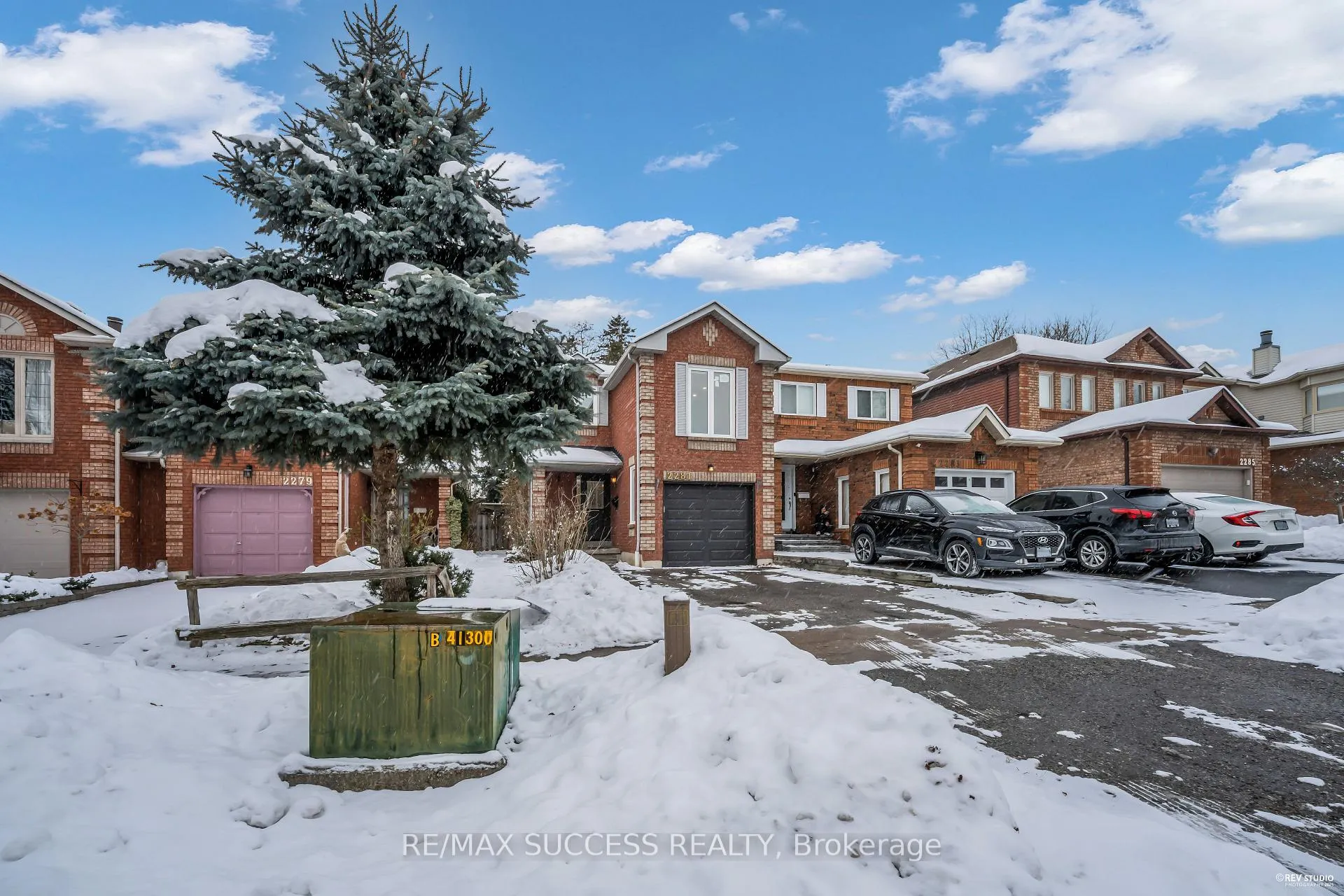 Photo 4 of 2281 Wildwood Crescent, Pickering, Brock Ridge — HOMEH
