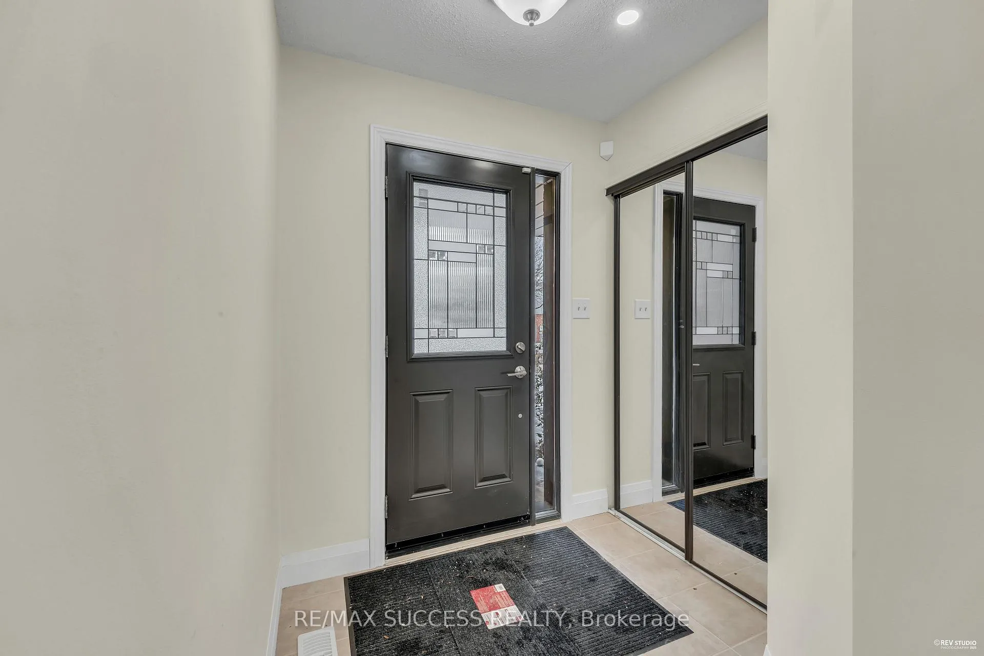 Photo 8 of 2281 Wildwood Crescent, Pickering, Brock Ridge — HOMEH