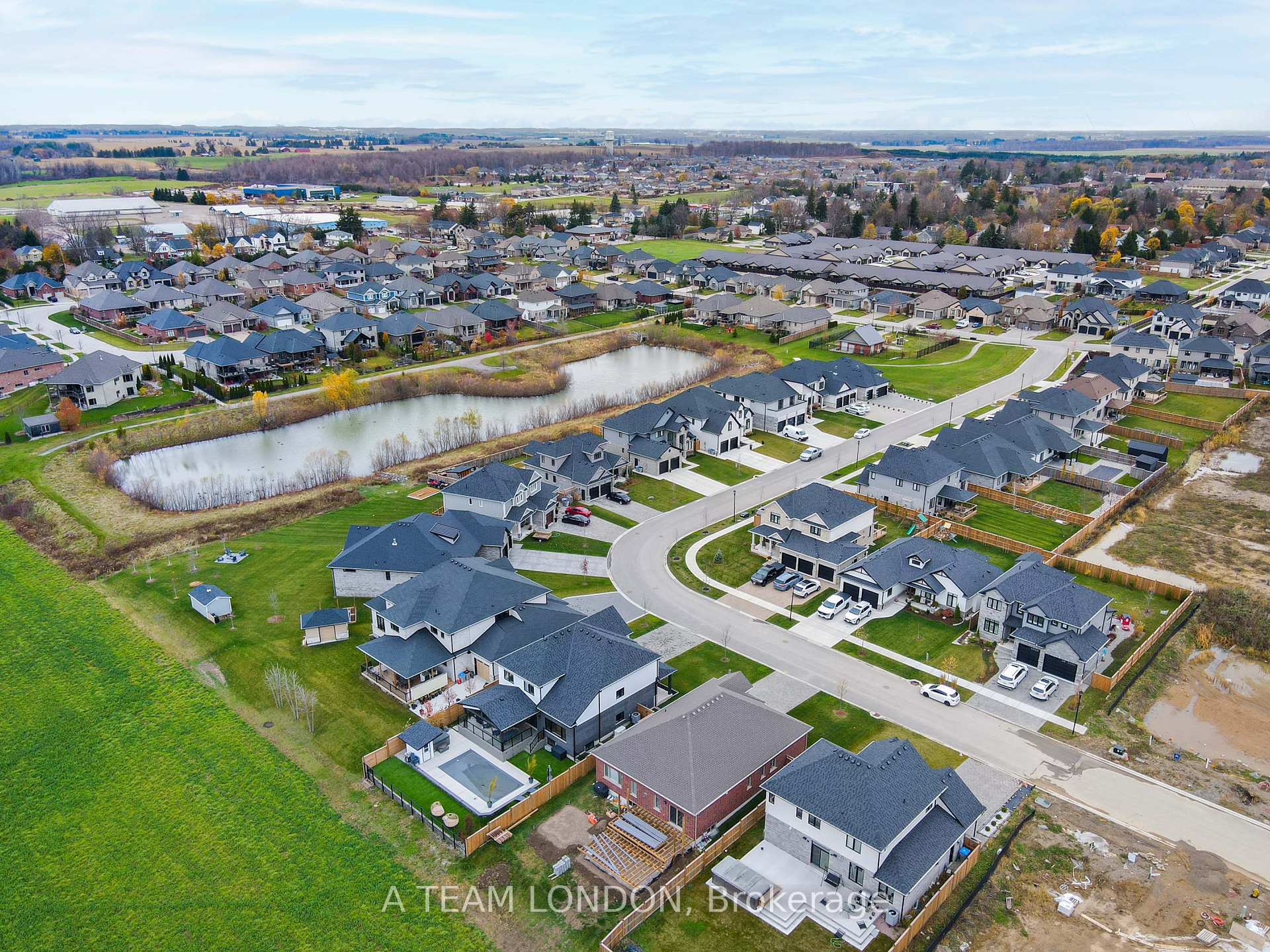 Photo 39 of 18 Arrowwood Path, Middlesex Centre, Ilderton — HOMEH