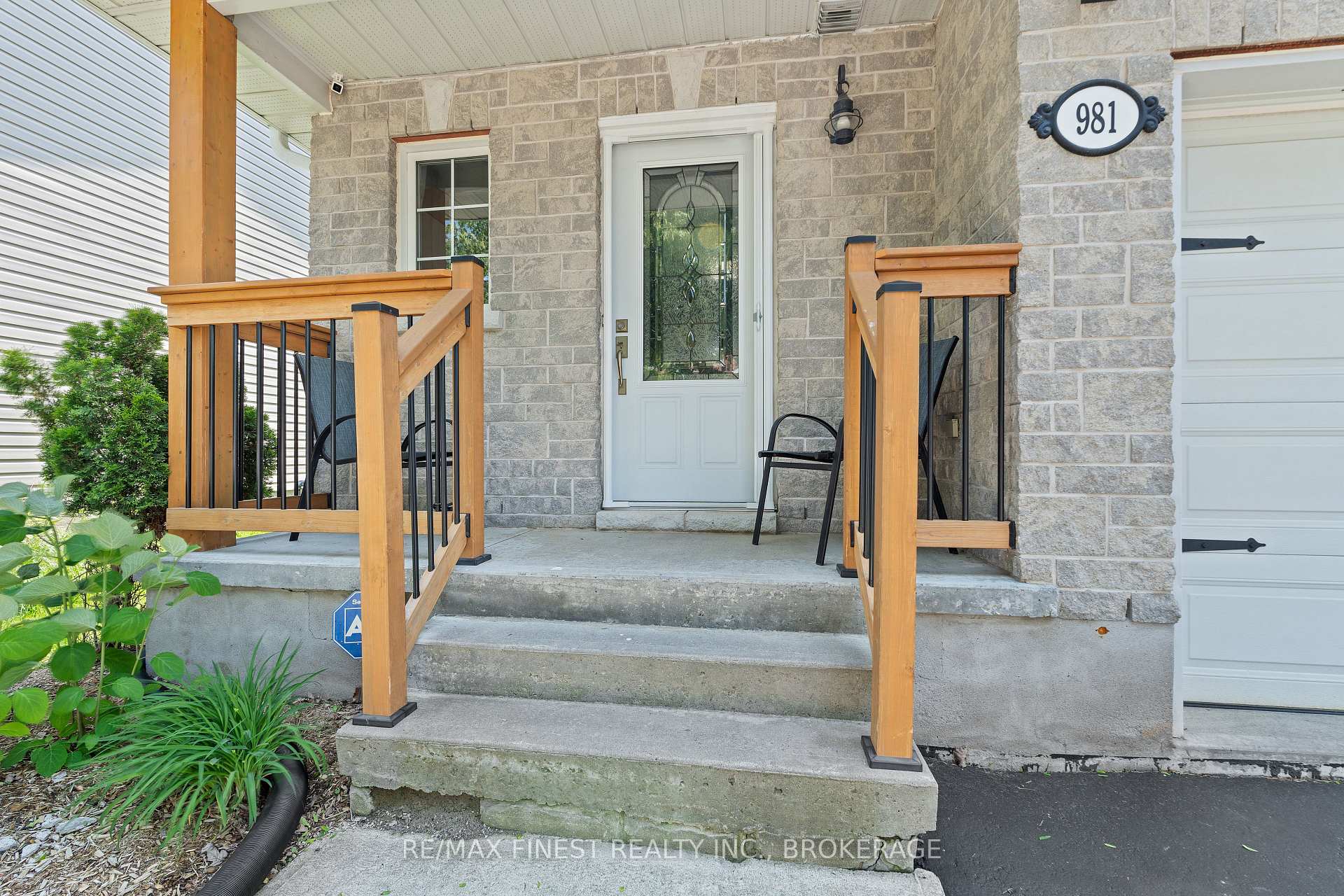 Photo 3 of 981 Rainbow Crescent, Kingston, Kingston East (Incl Barret Crt) — HOMEH