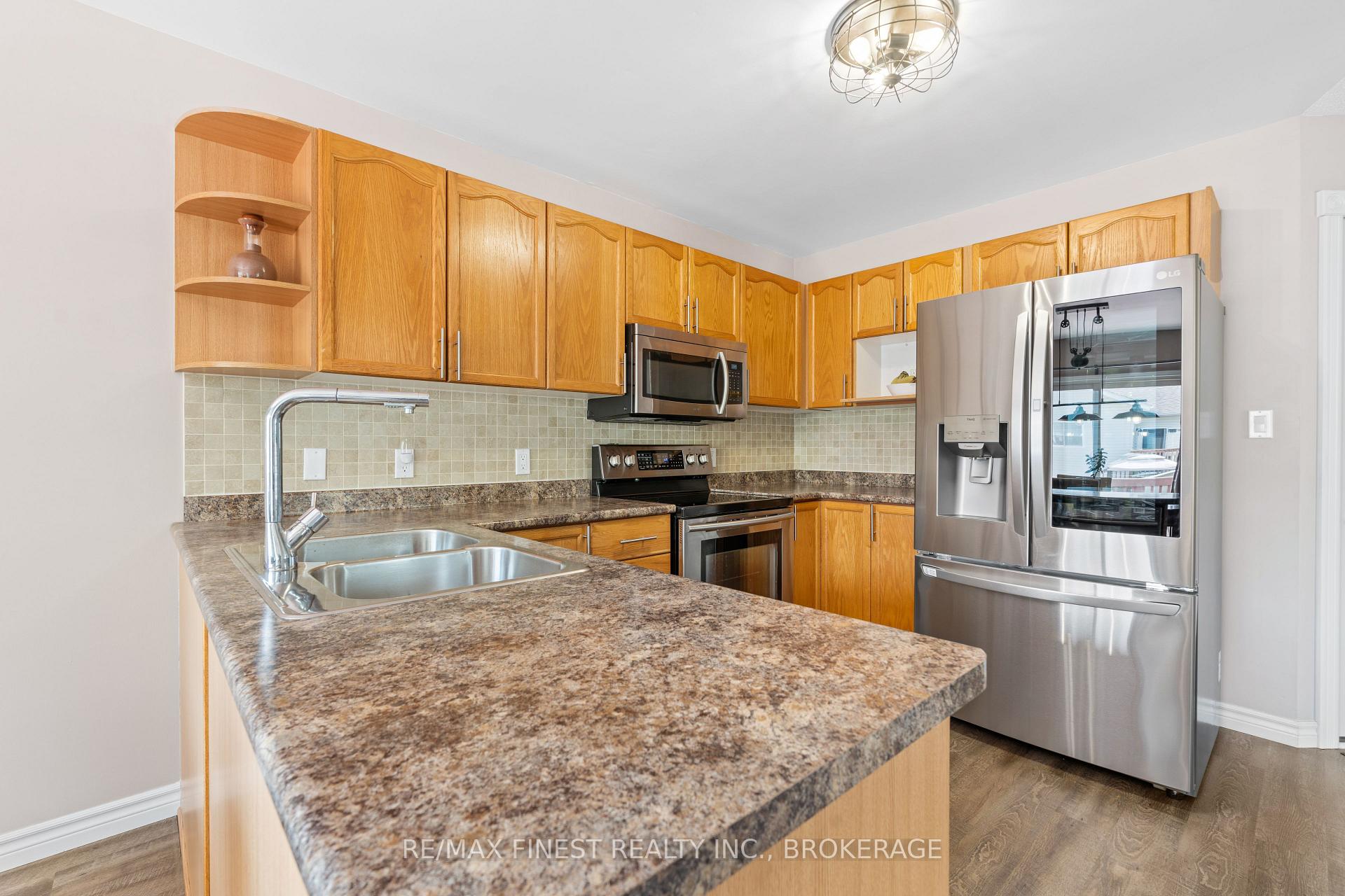 Photo 12 of 981 Rainbow Crescent, Kingston, Kingston East (Incl Barret Crt) — HOMEH
