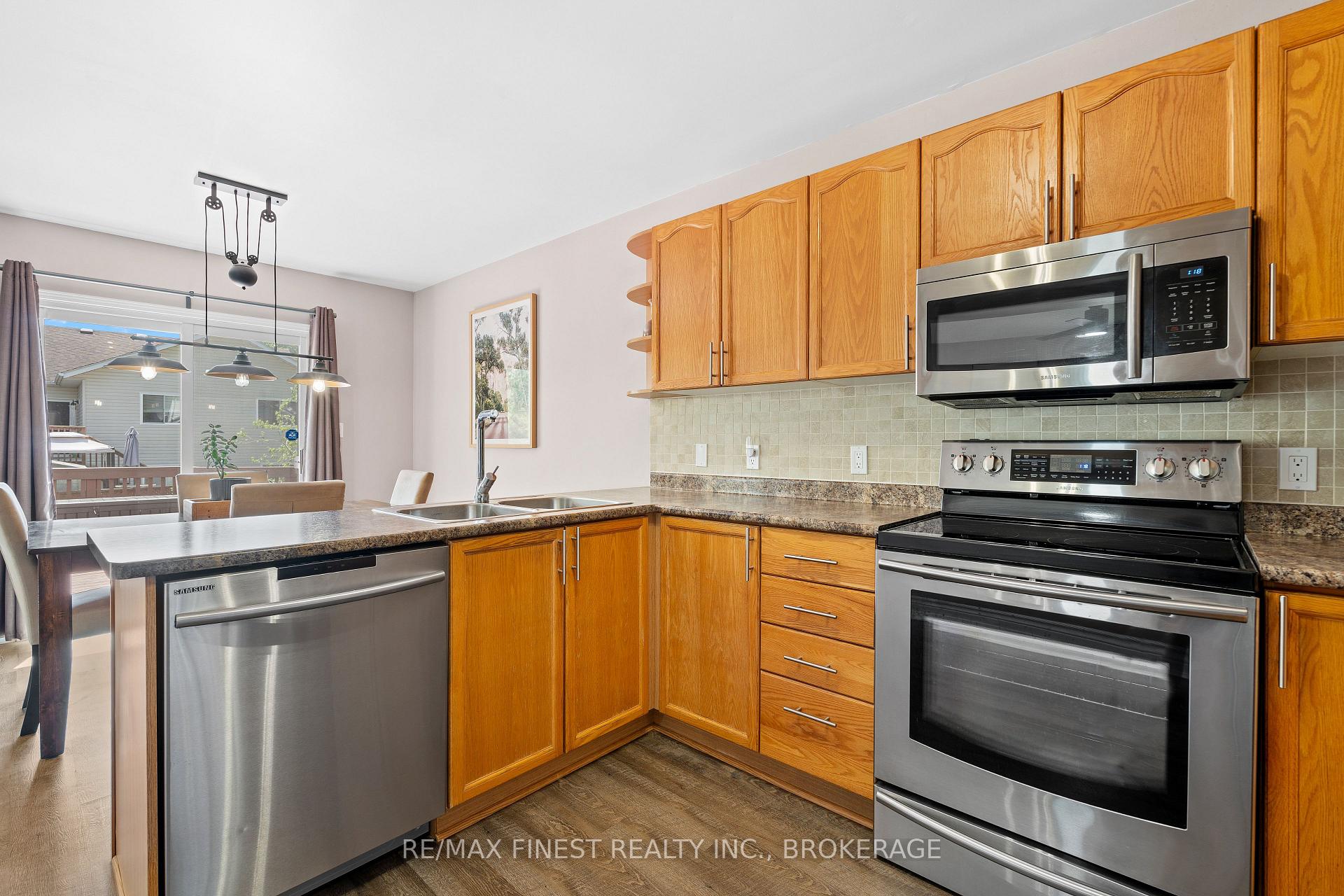 Photo 13 of 981 Rainbow Crescent, Kingston, Kingston East (Incl Barret Crt) — HOMEH
