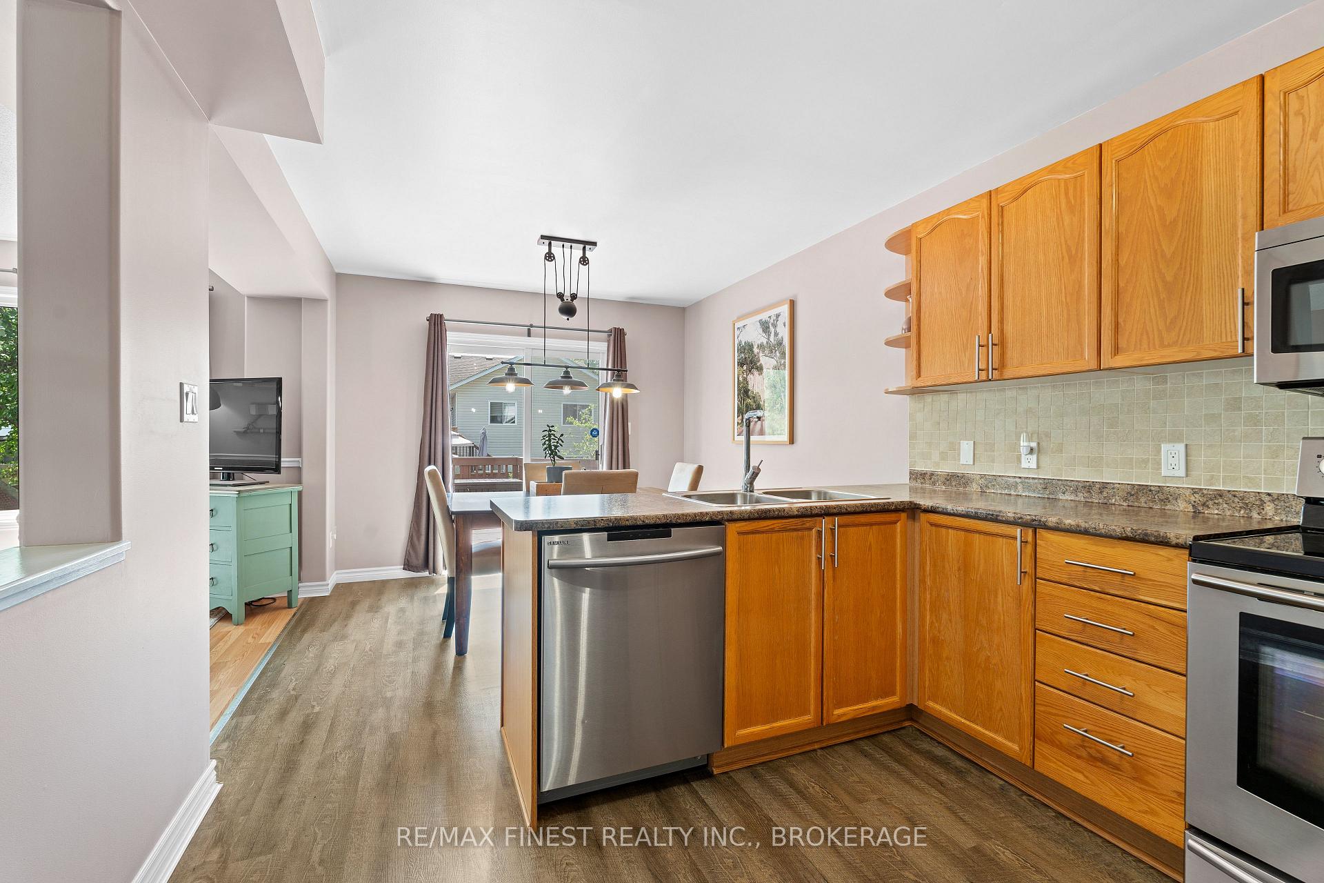 Photo 14 of 981 Rainbow Crescent, Kingston, Kingston East (Incl Barret Crt) — HOMEH