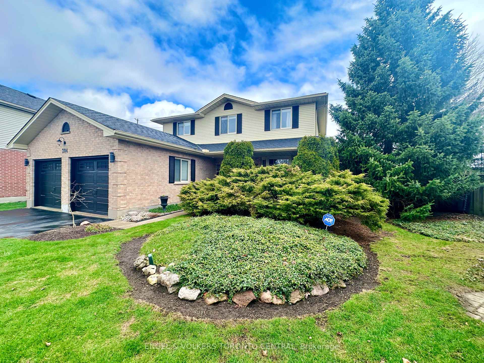 Front of 204 Killarney Grove