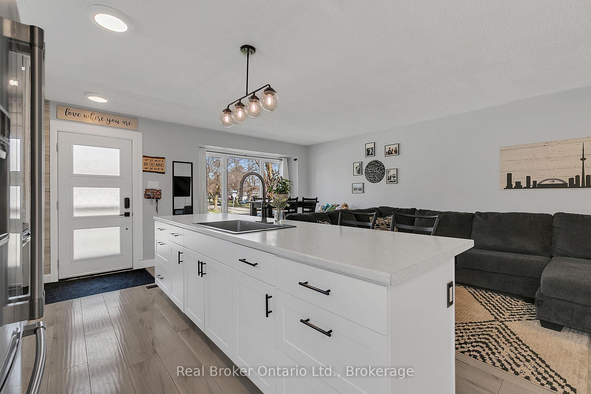 Photo 2 of 247 Heritage Drive, Kitchener — HOMEH