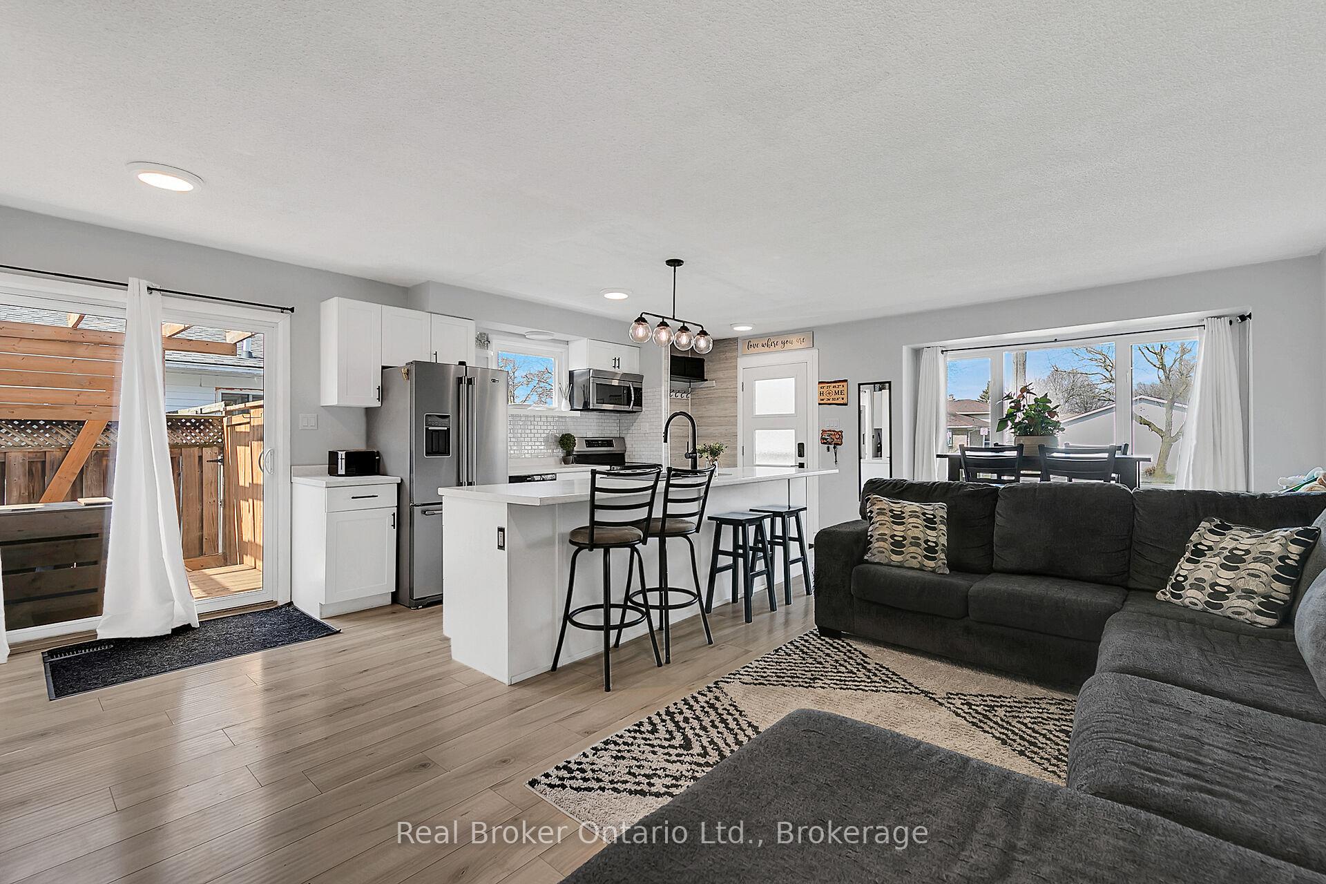 Photo 3 of 247 Heritage Drive, Kitchener — HOMEH