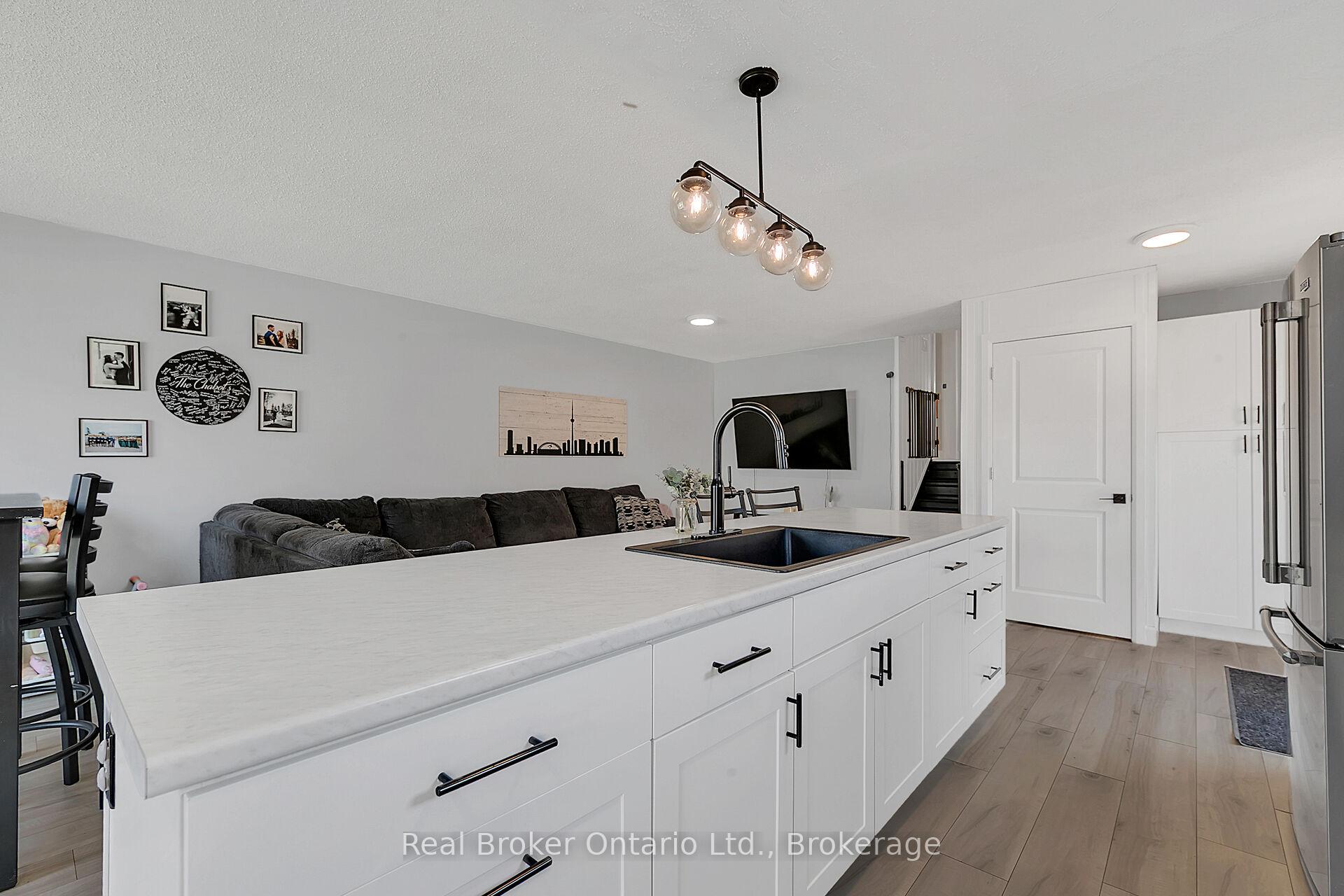 Photo 5 of 247 Heritage Drive, Kitchener — HOMEH