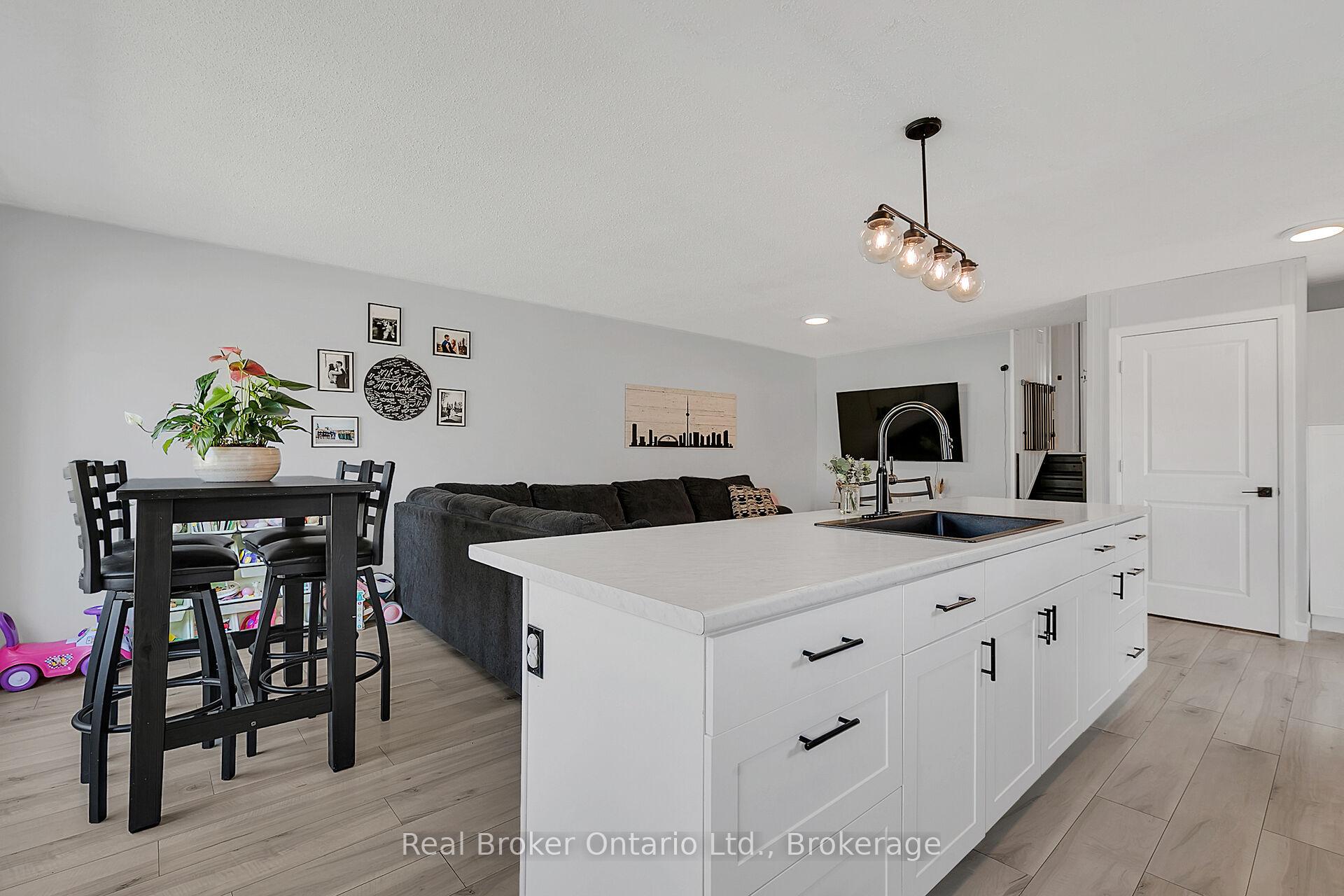 Photo 6 of 247 Heritage Drive, Kitchener — HOMEH