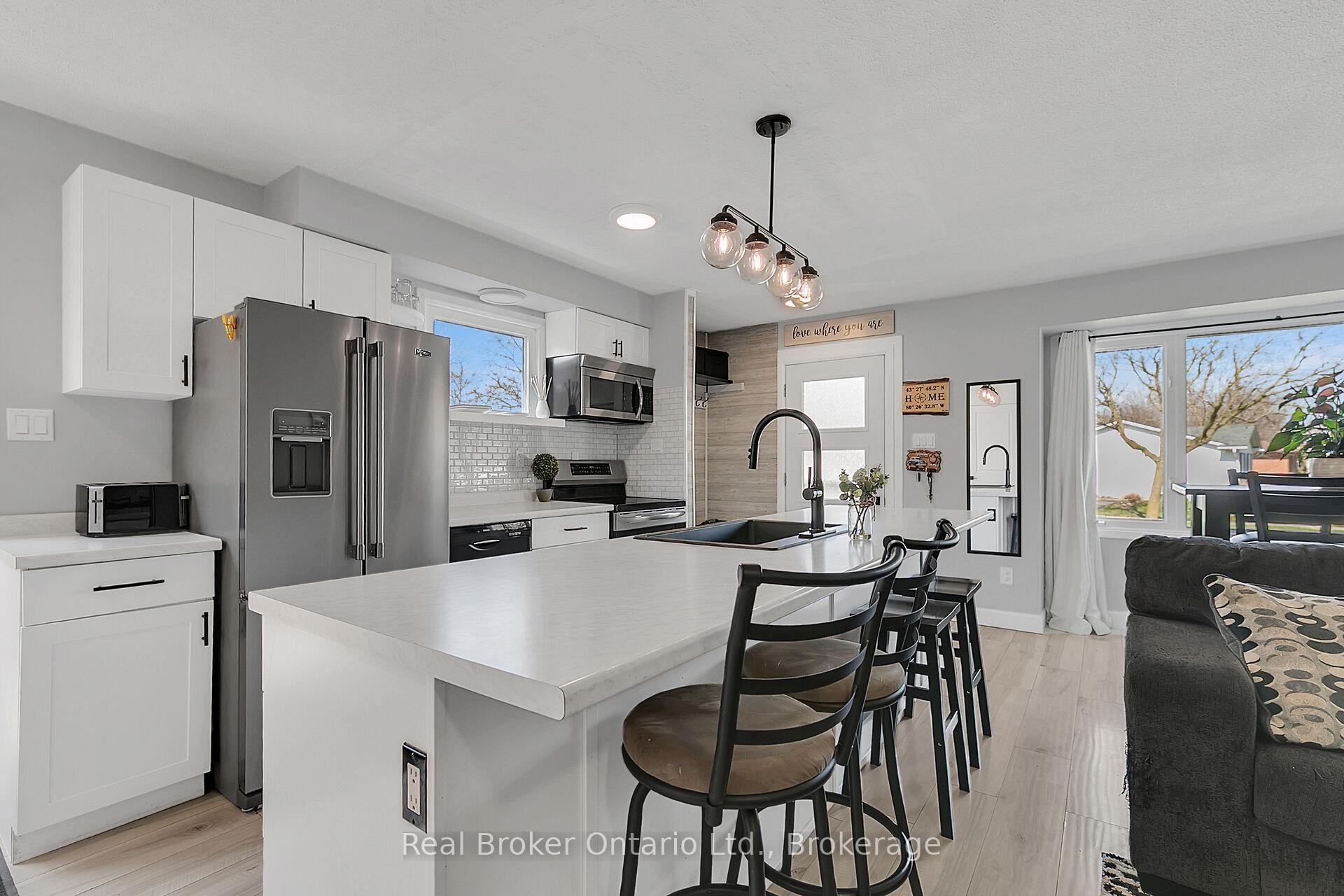 Photo 10 of 247 Heritage Drive, Kitchener — HOMEH