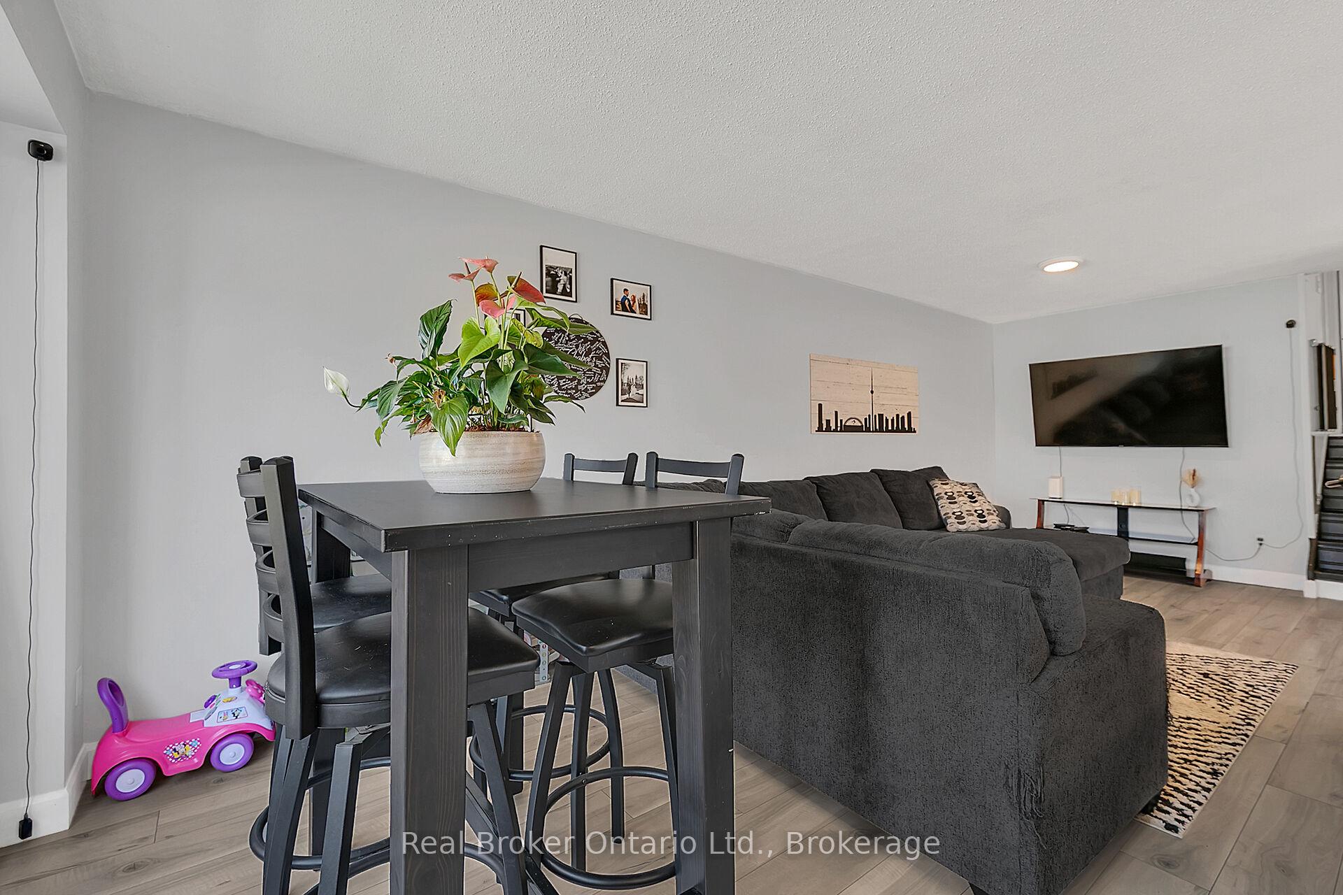 Photo 11 of 247 Heritage Drive, Kitchener — HOMEH