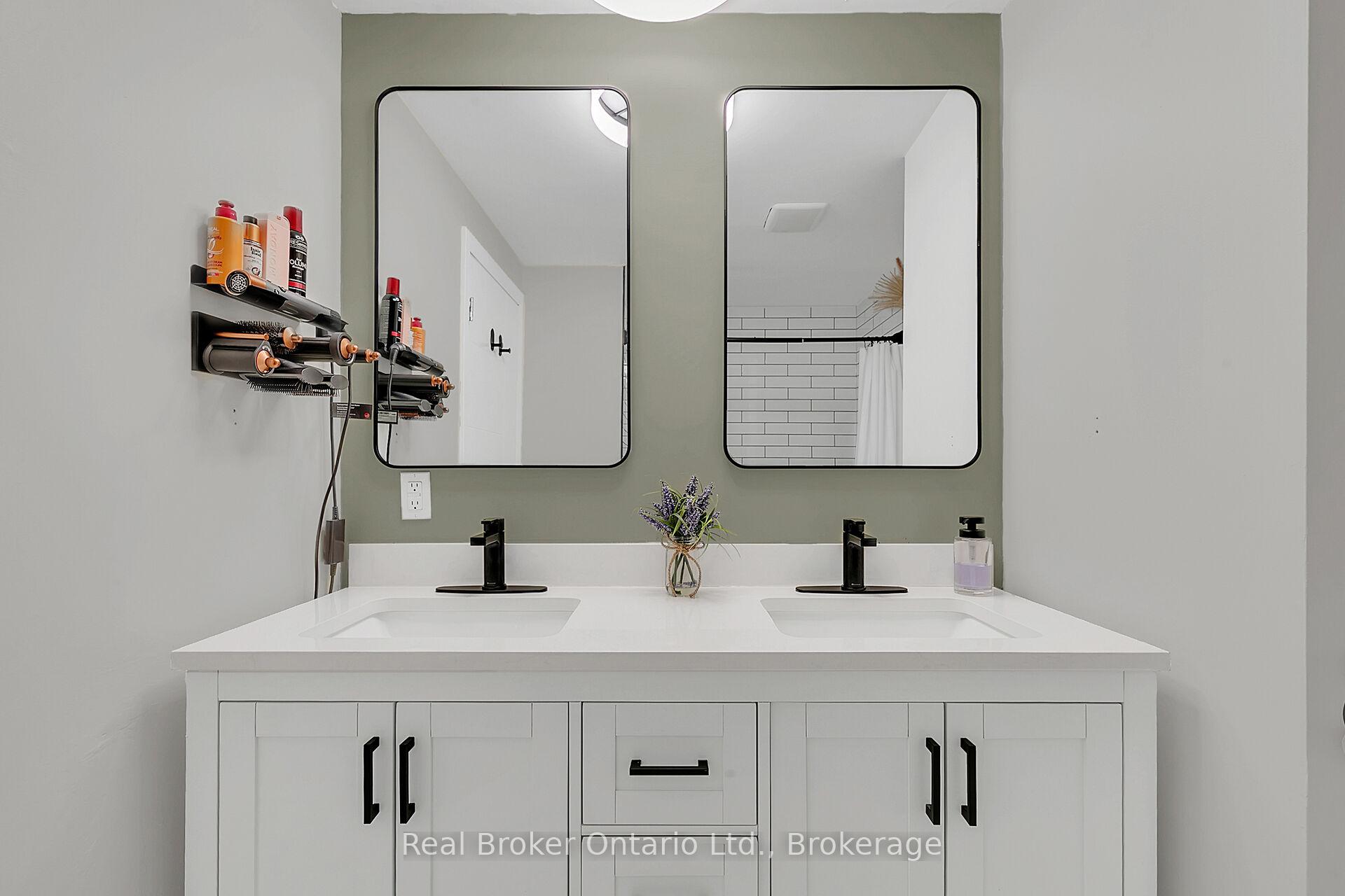 Photo 12 of 247 Heritage Drive, Kitchener — HOMEH