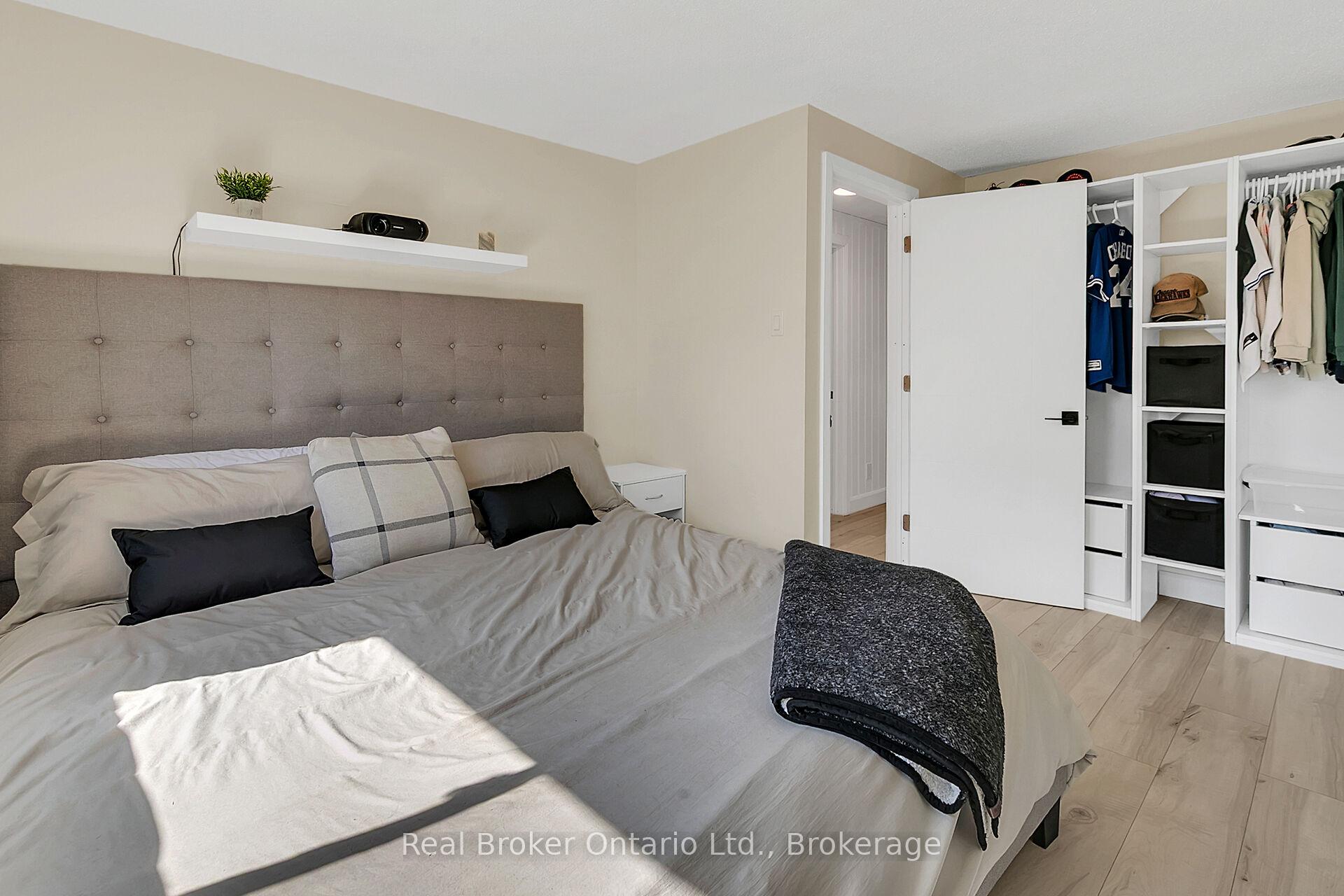 Photo 15 of 247 Heritage Drive, Kitchener — HOMEH