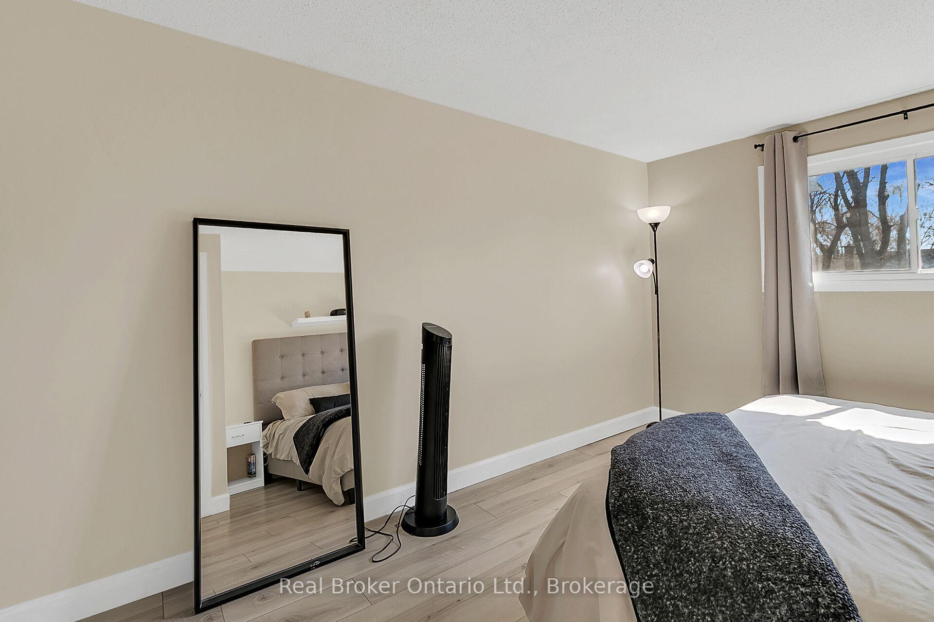 Photo 16 of 247 Heritage Drive, Kitchener — HOMEH