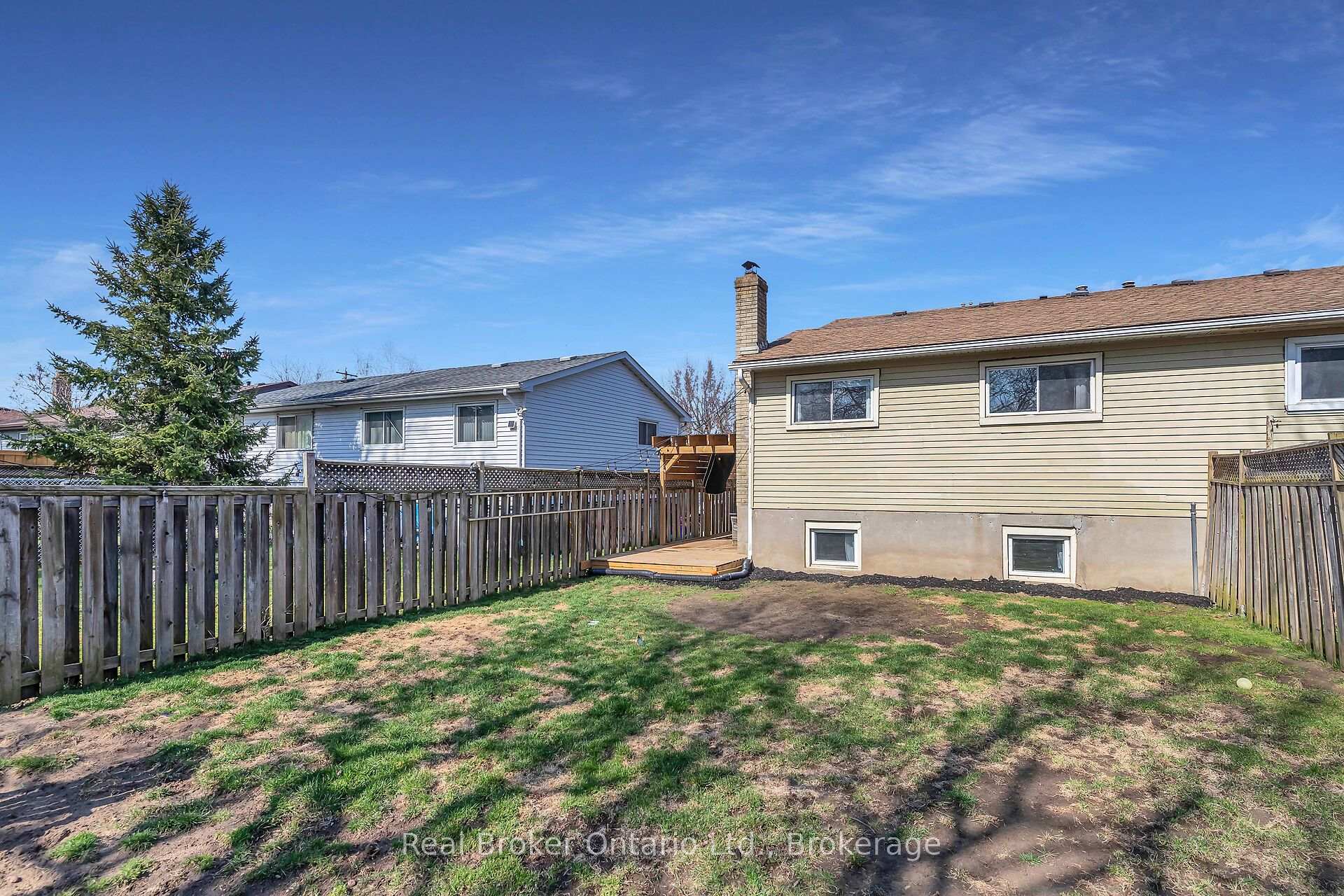 Photo 29 of 247 Heritage Drive, Kitchener — HOMEH