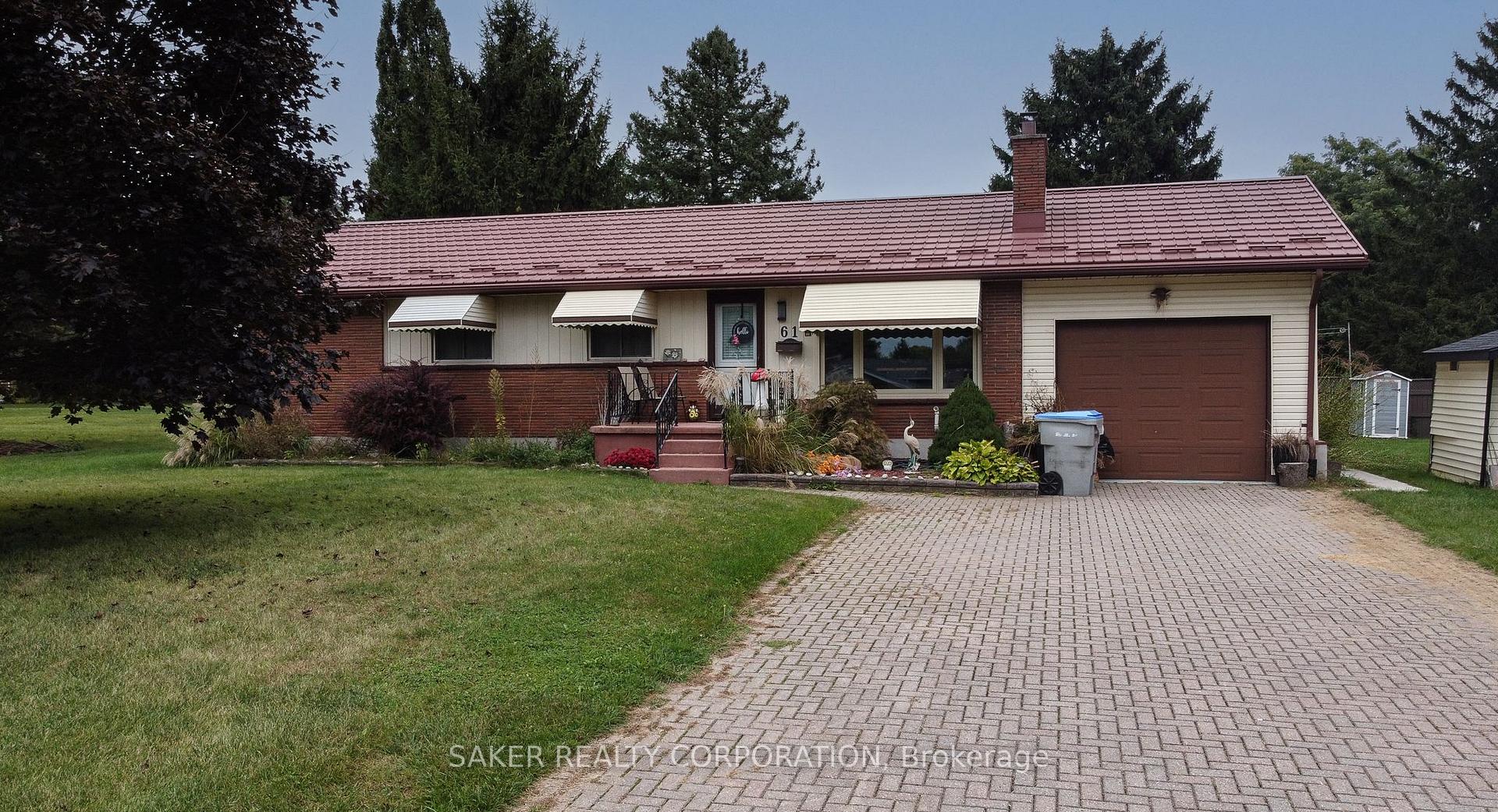 Photo 3 of 61 Delaware Street S, Middlesex Centre, Komoka — HOMEH