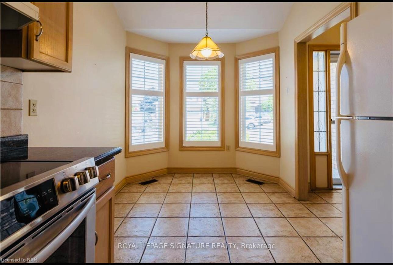 Photo 3 of 465 Berkindale Drive, Hamilton, Riverdale — HOMEH