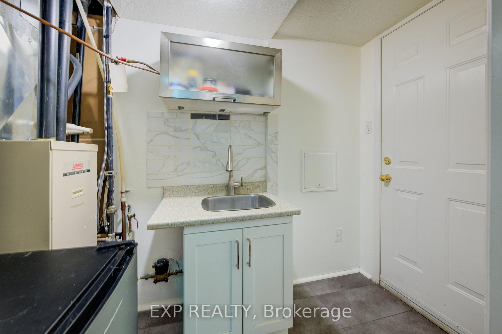 Photo 10 of 196 Windflower Drive, Kitchener — HOMEH