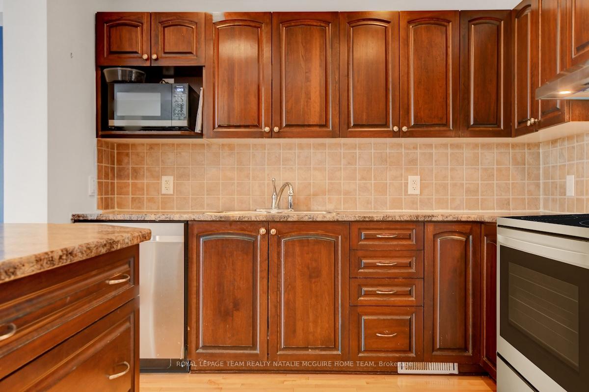 Photo 15 of 226 Catamount Court, Ottawa, Kanata - Emerald Meadows/Trailwest — HOMEH