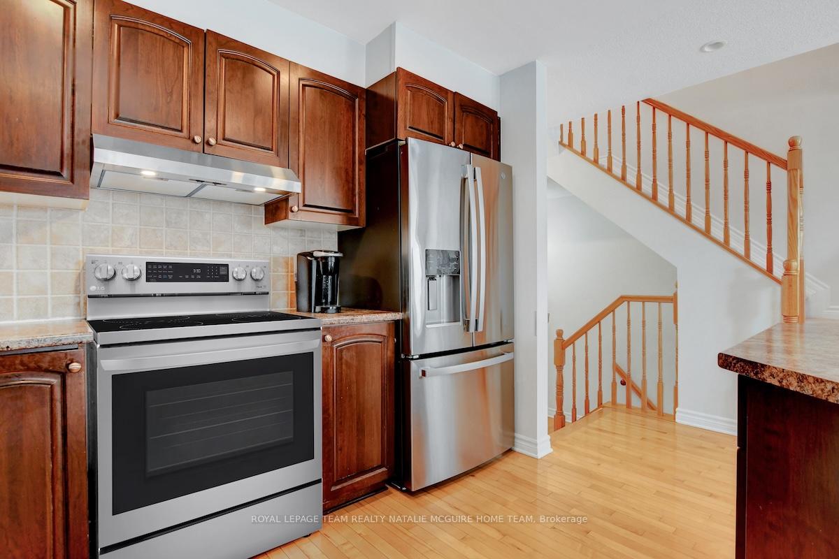 Photo 17 of 226 Catamount Court, Ottawa, Kanata - Emerald Meadows/Trailwest — HOMEH