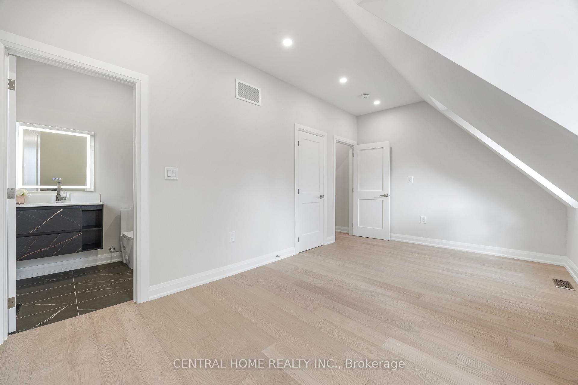Photo 16 of 2950 Elgin Mills Road E, Markham, Victoria Square — HOMEH