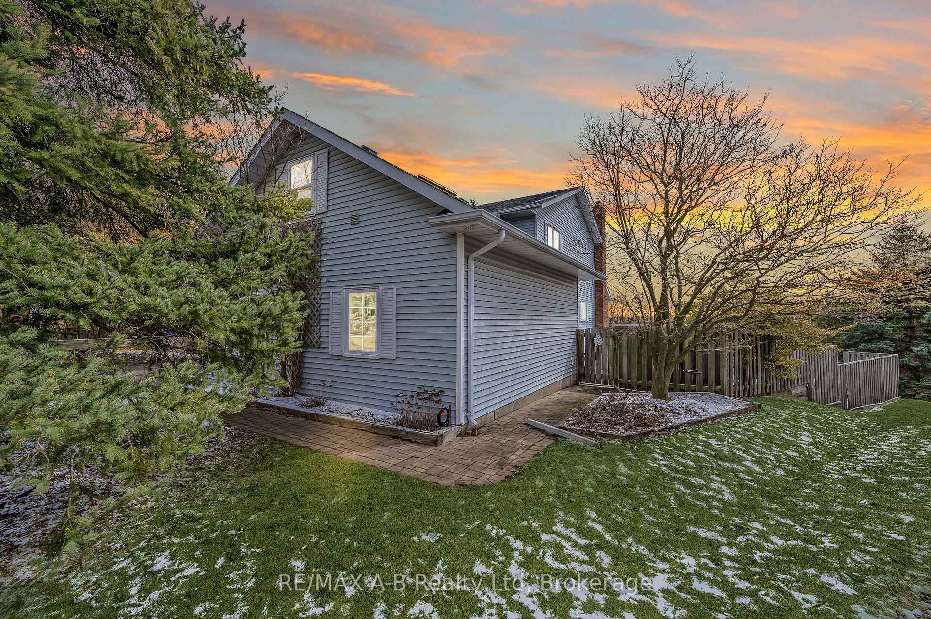 Photo 2 of 87 Lorilee Crescent, Kitchener — HOMEH