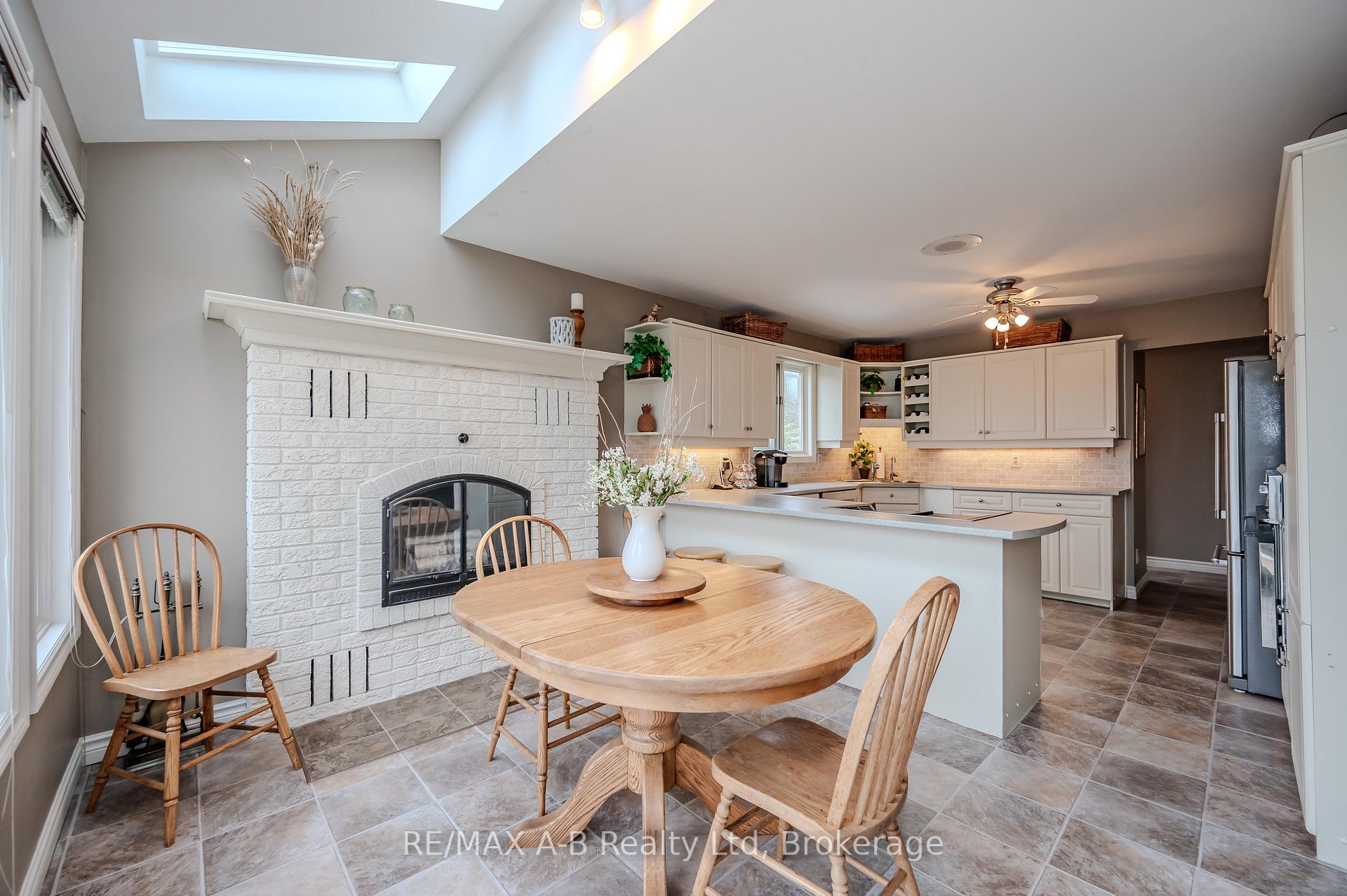 Photo 10 of 87 Lorilee Crescent, Kitchener — HOMEH