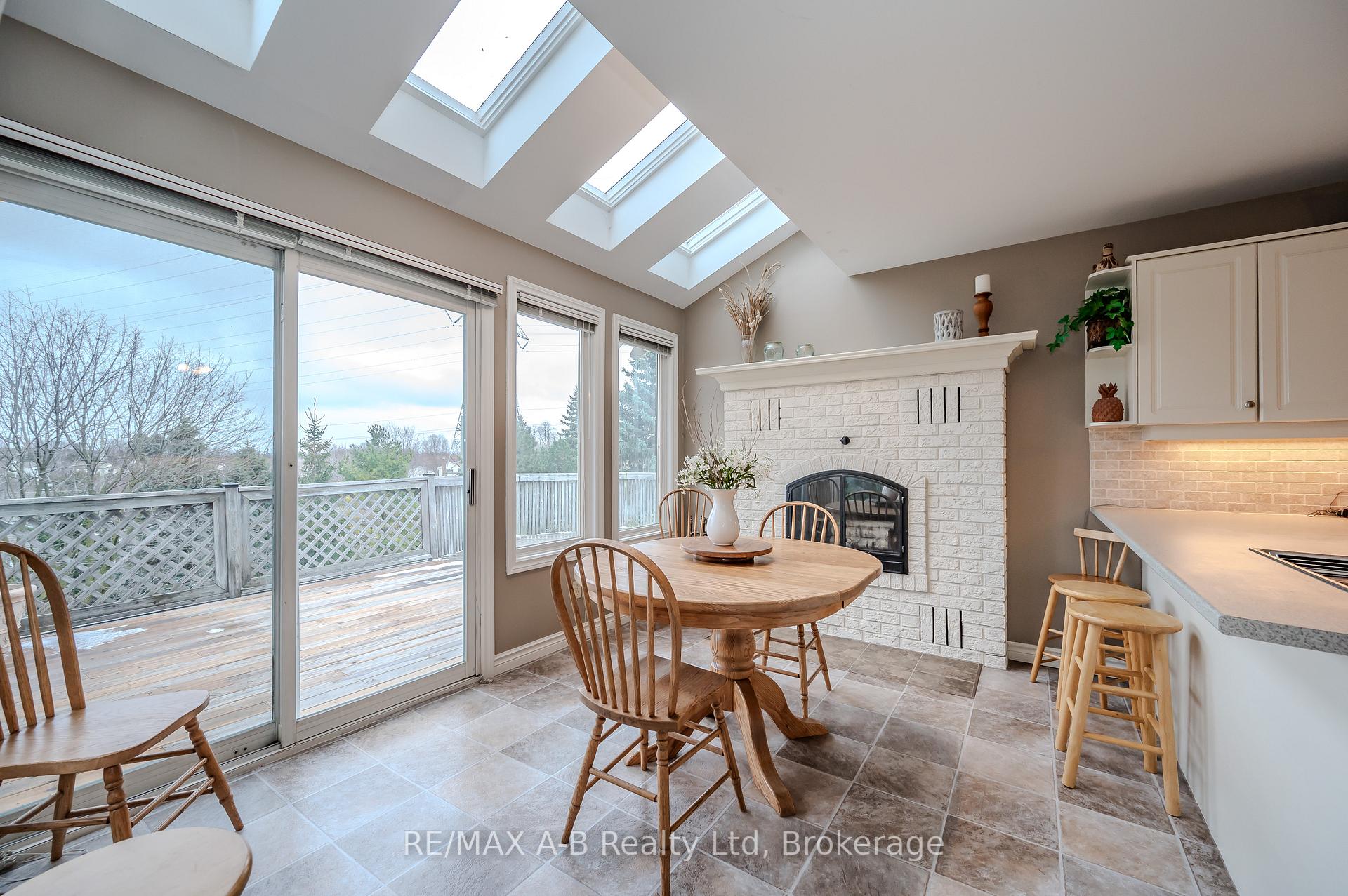 Photo 11 of 87 Lorilee Crescent, Kitchener — HOMEH