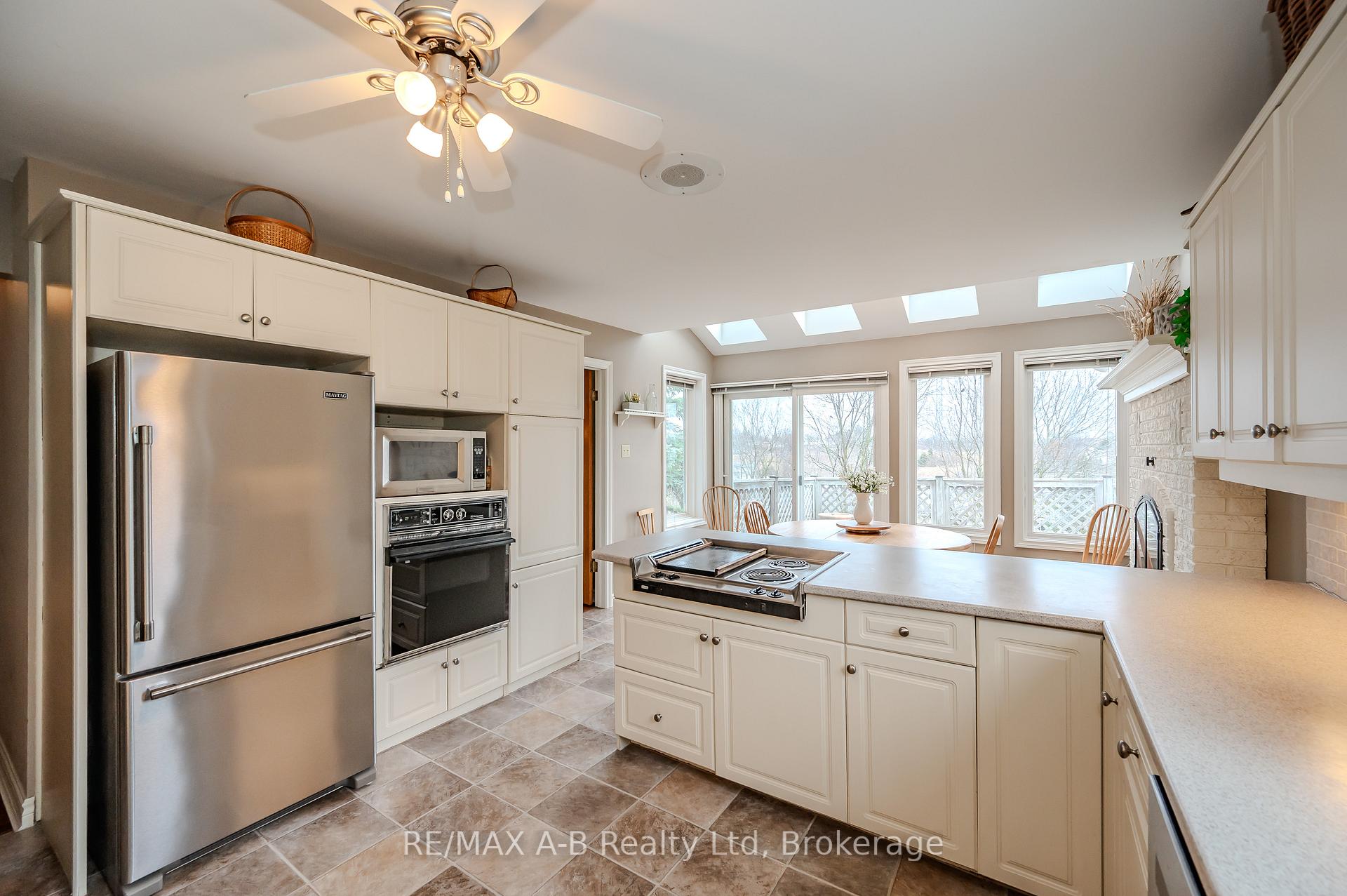 Photo 13 of 87 Lorilee Crescent, Kitchener — HOMEH