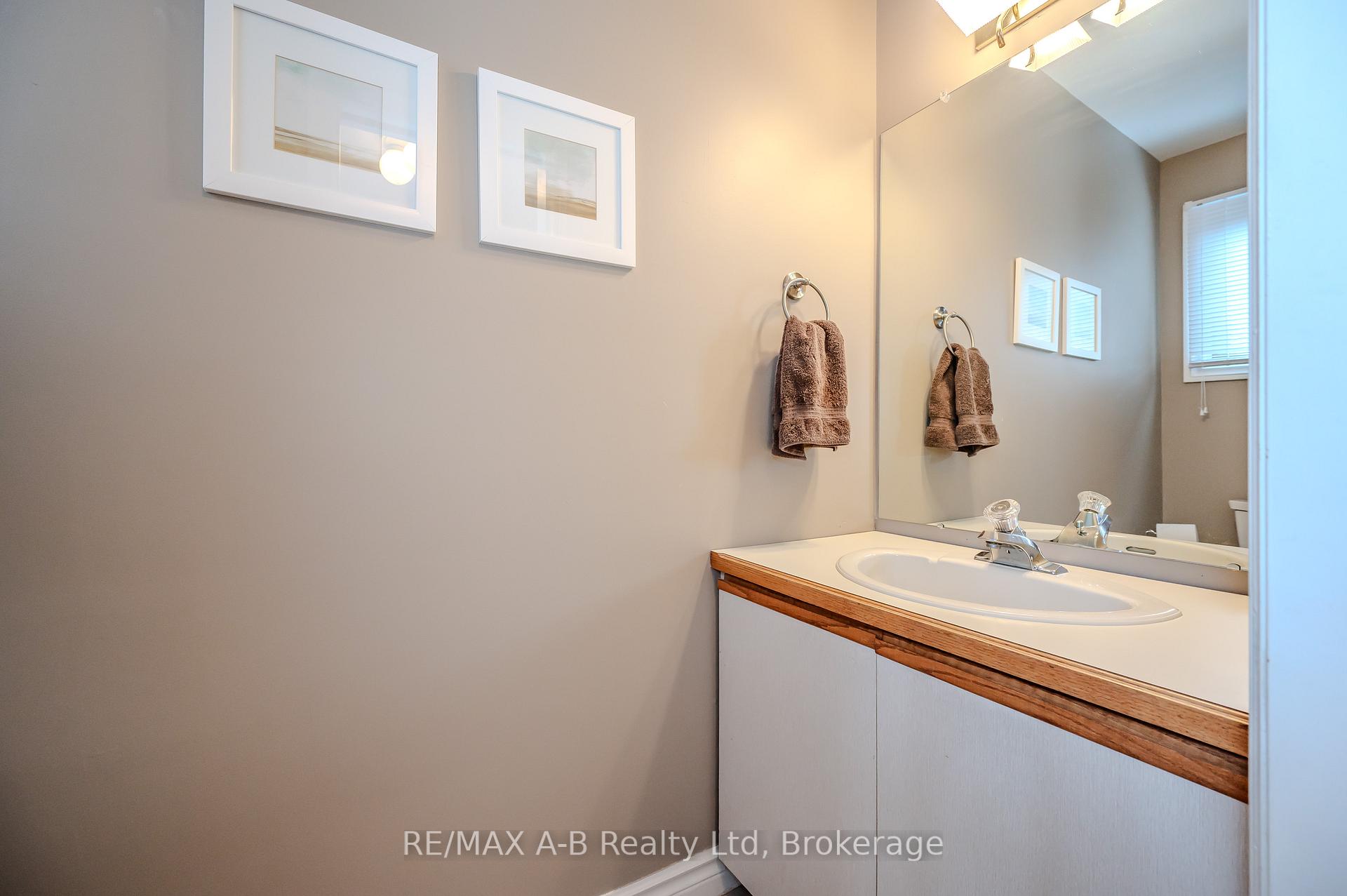 Photo 15 of 87 Lorilee Crescent, Kitchener — HOMEH
