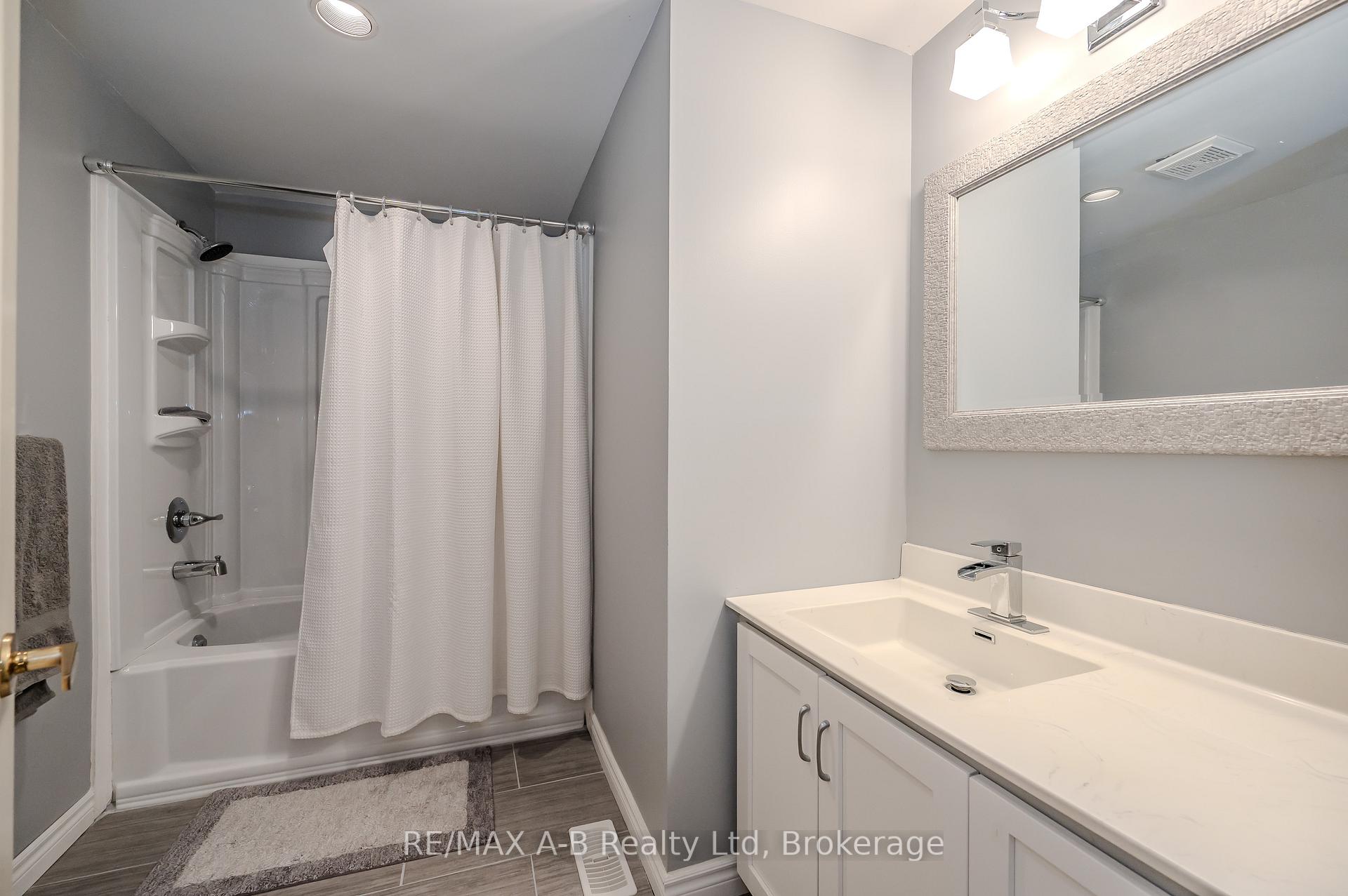 Photo 20 of 87 Lorilee Crescent, Kitchener — HOMEH