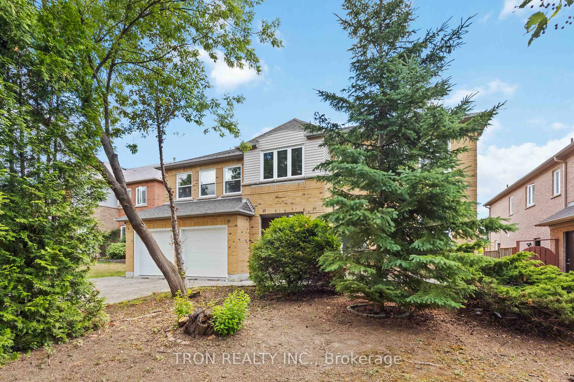 Photo 3 of 33 Guildford Circle, Markham, Unionville — HOMEH