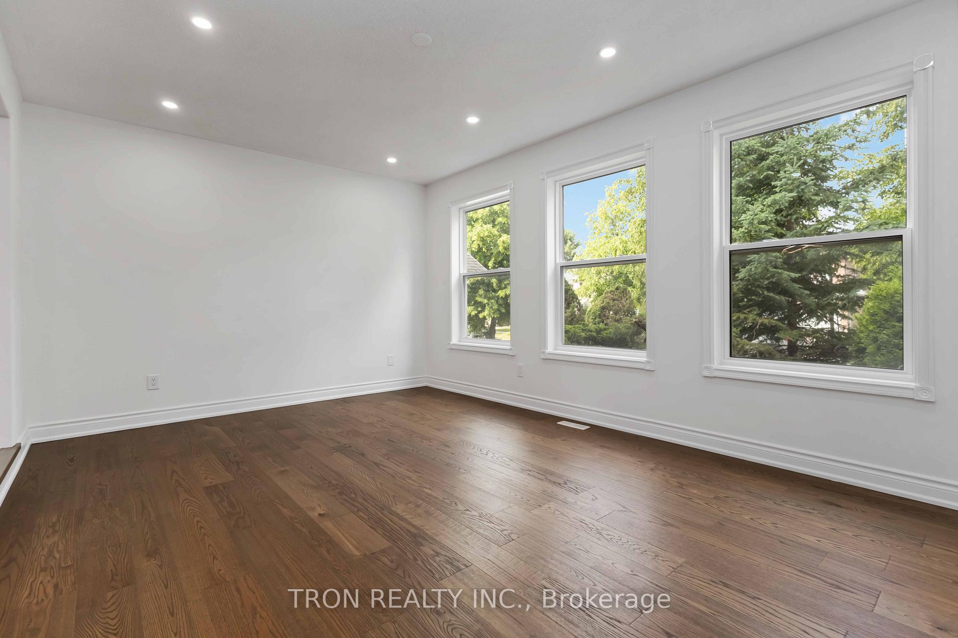 Photo 6 of 33 Guildford Circle, Markham, Unionville — HOMEH